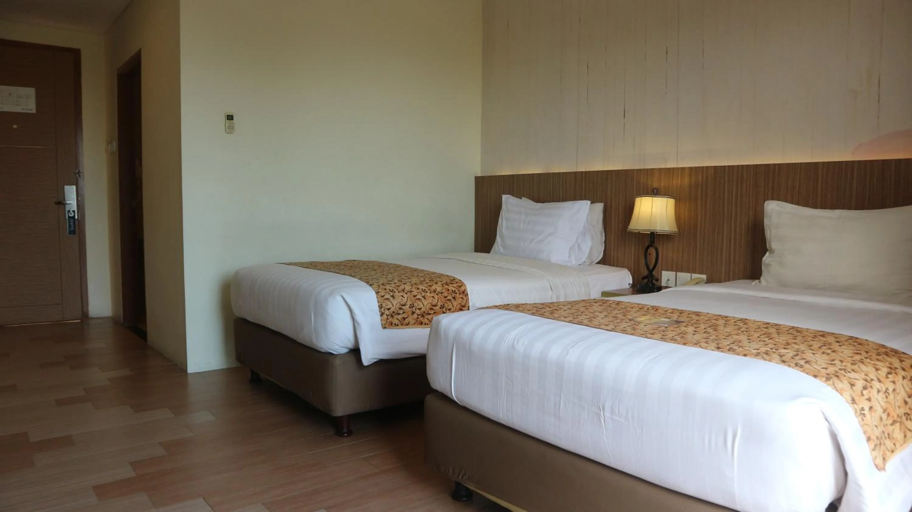 Bed in Golden Tulip Essential Belitung