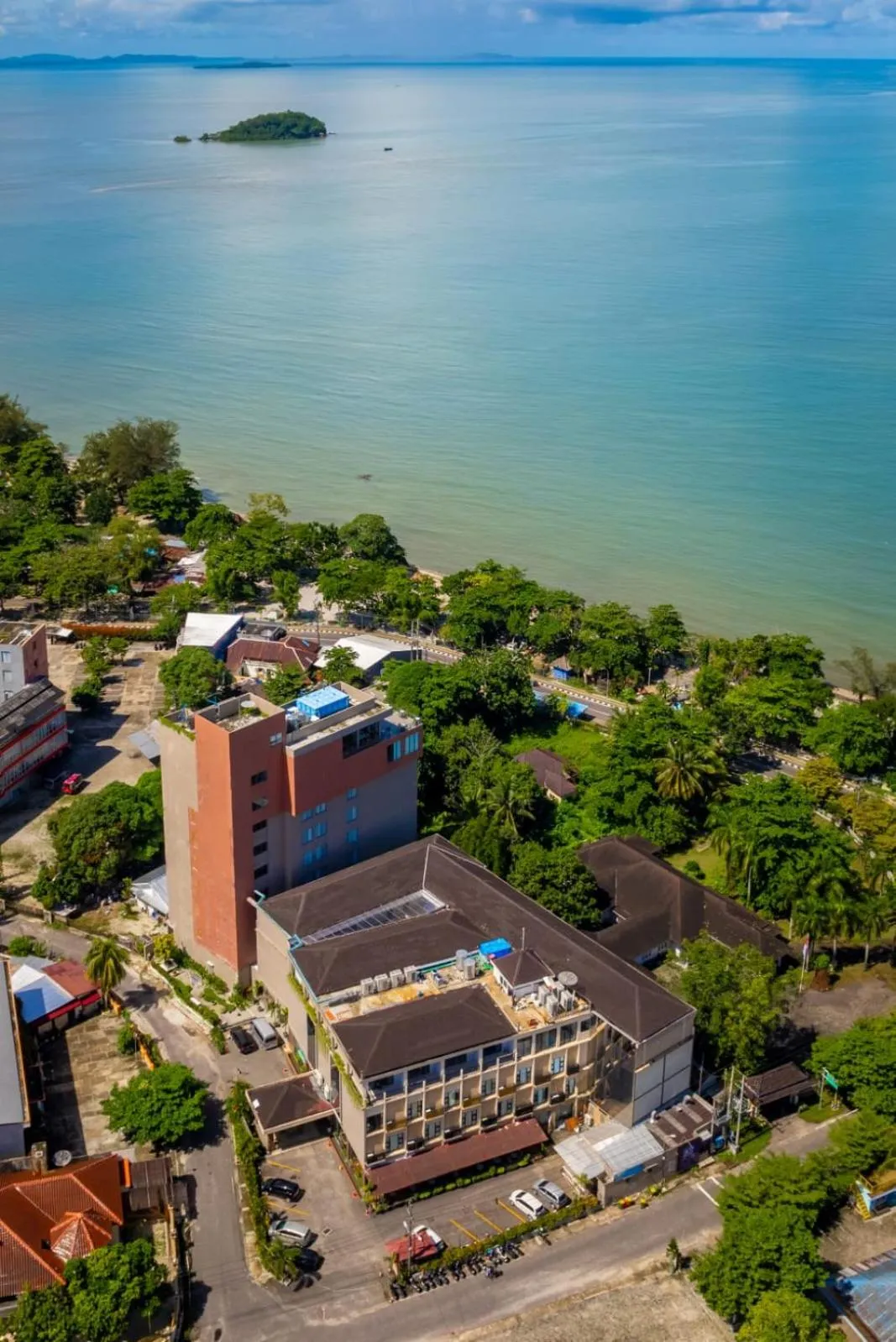 Bathroom in Golden Tulip Essential Belitung