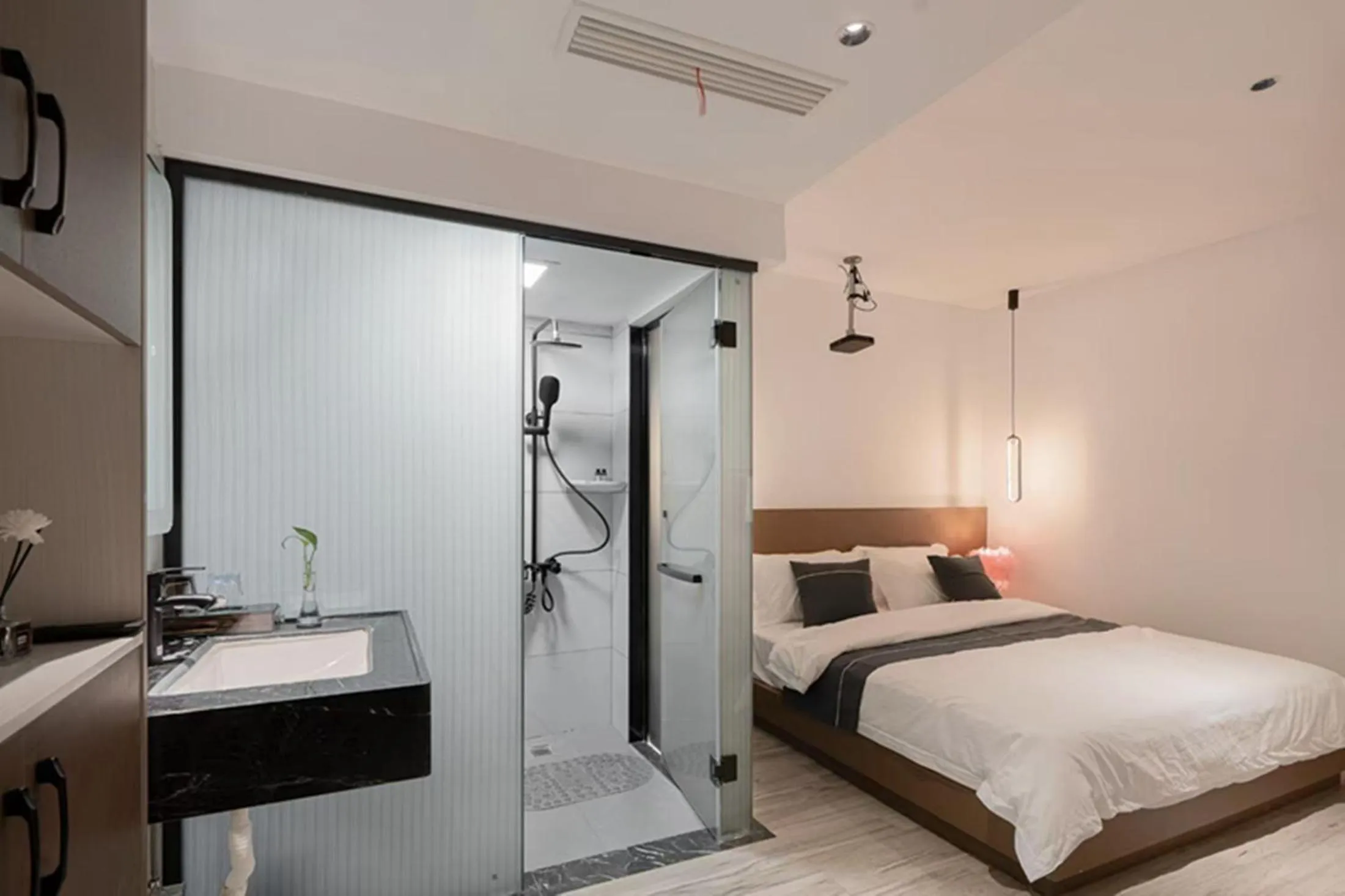 Photo of the whole room, Bed in Edinburgh Hostel