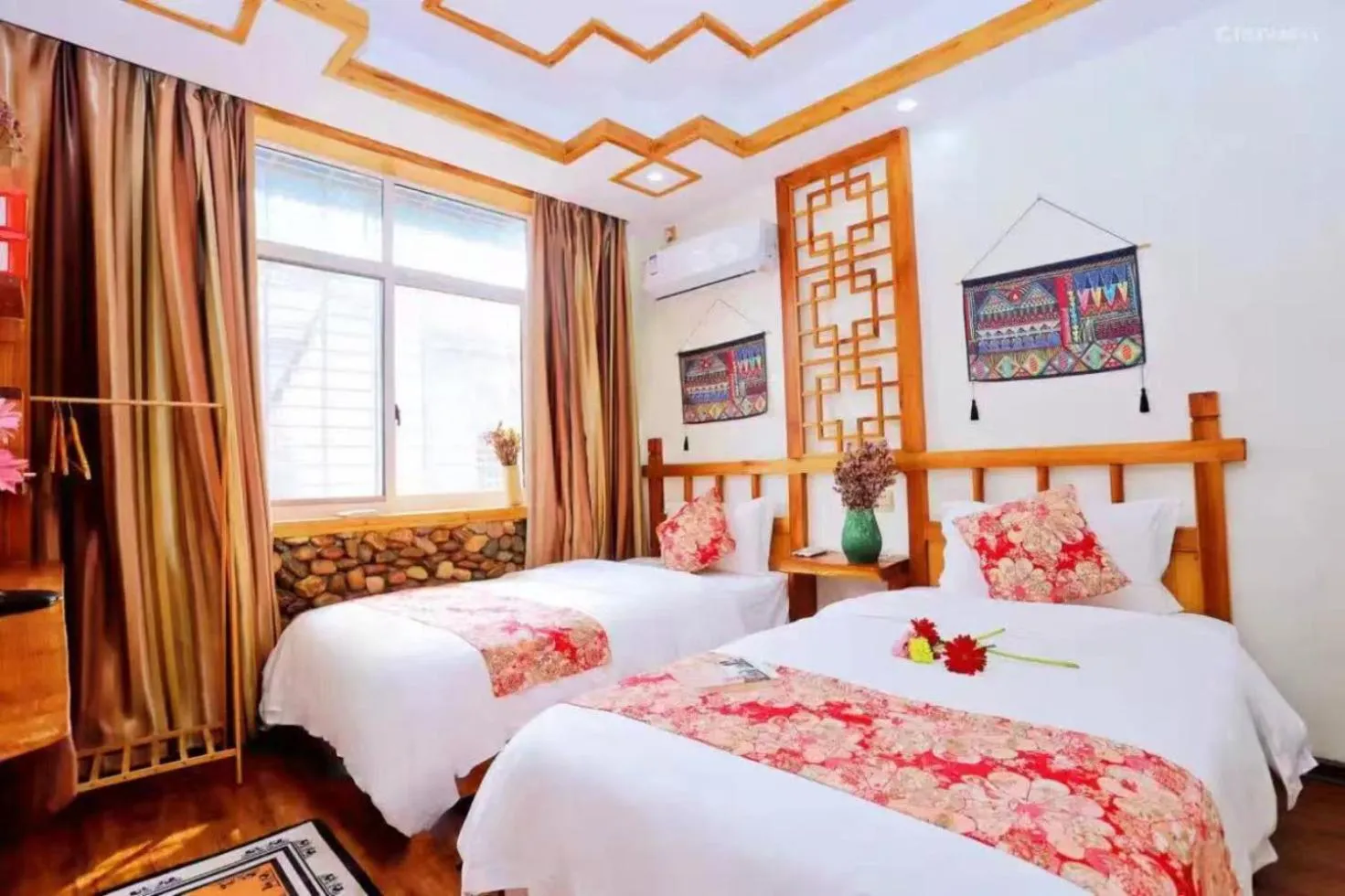 Photo of the whole room, Bed in Edinburgh Hostel