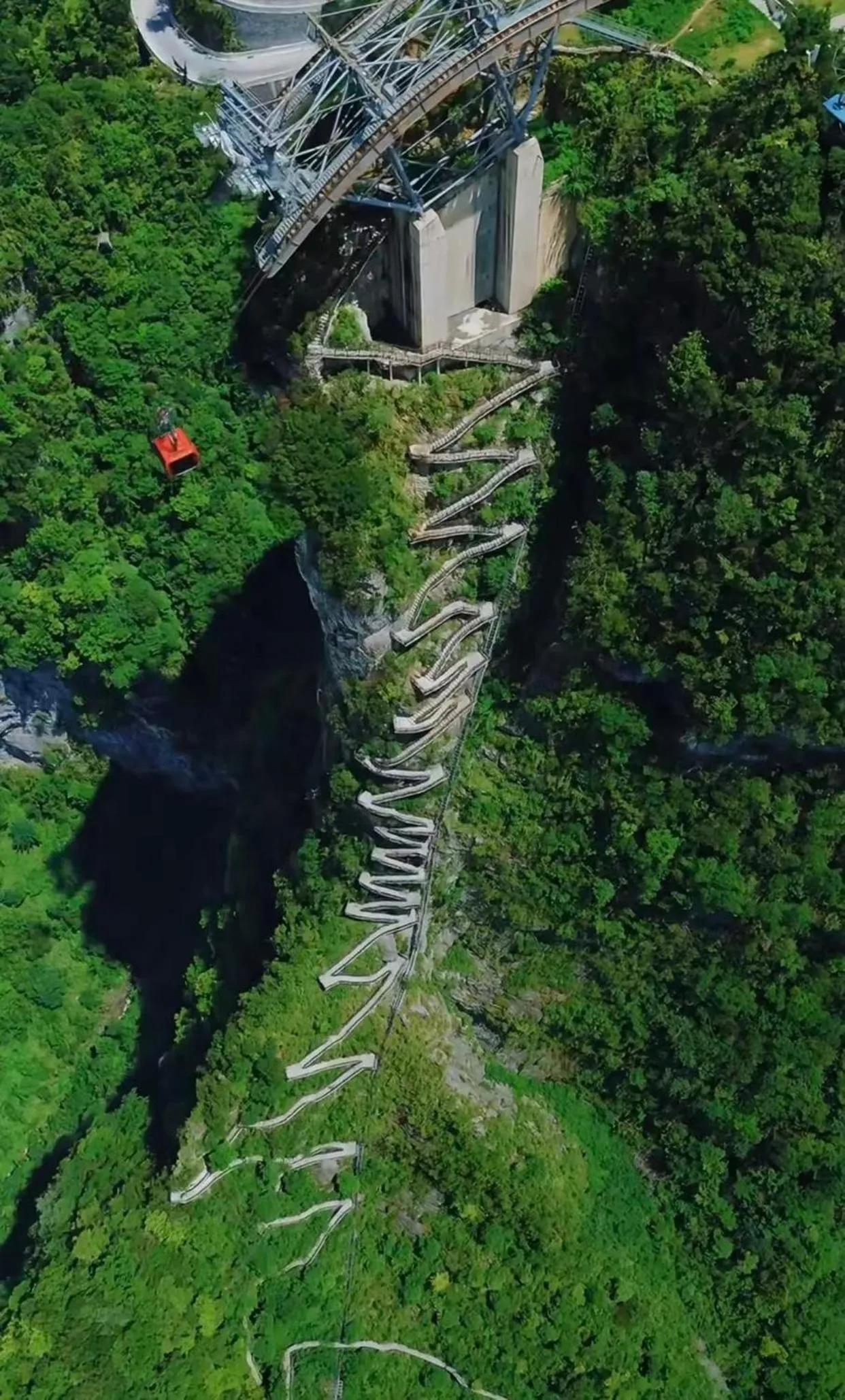 Natural landscape in Edinburgh Hostel