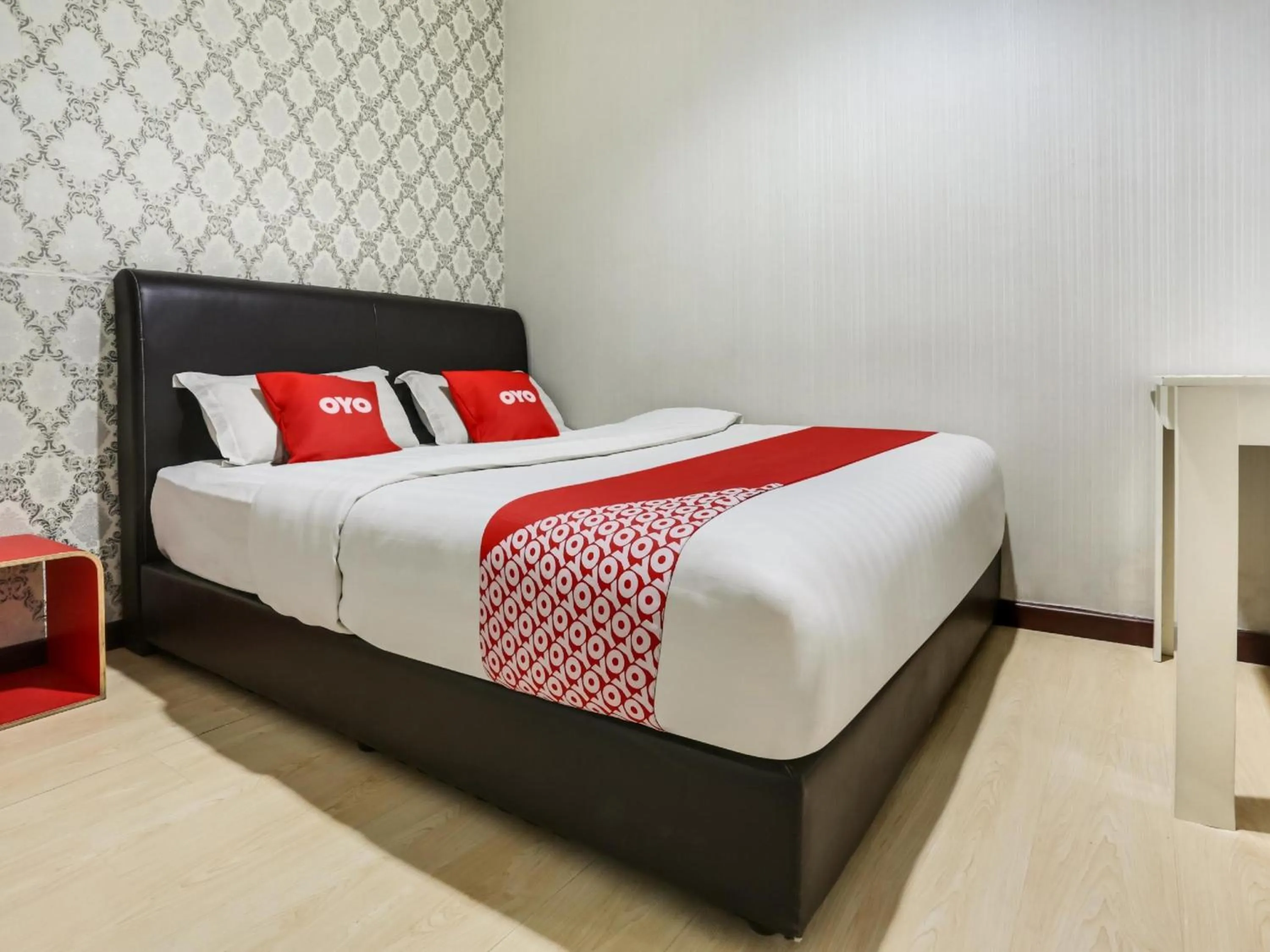 Bedroom, Bed in OYO 89583 Grove Hotel