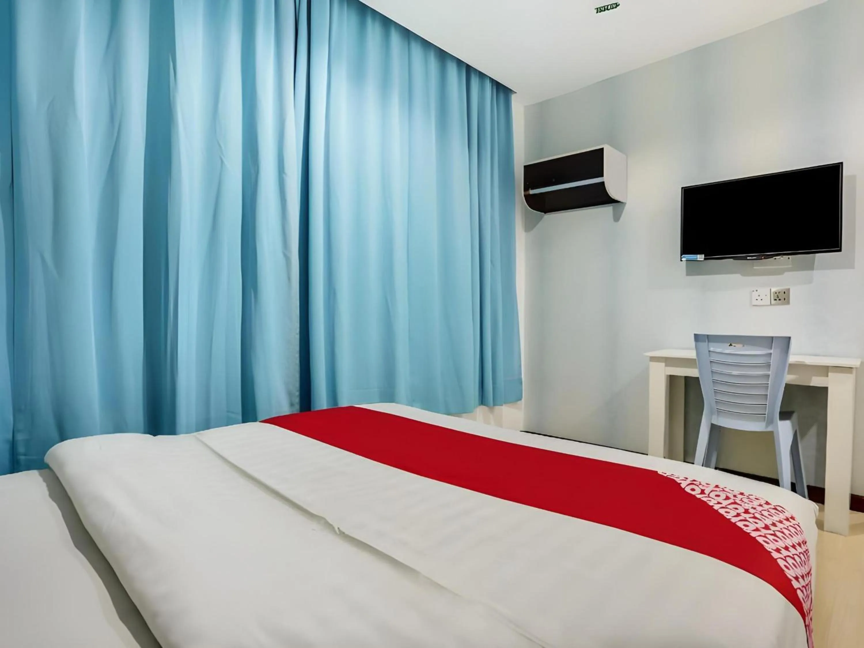 Photo of the whole room, Bed in OYO 89583 Grove Hotel