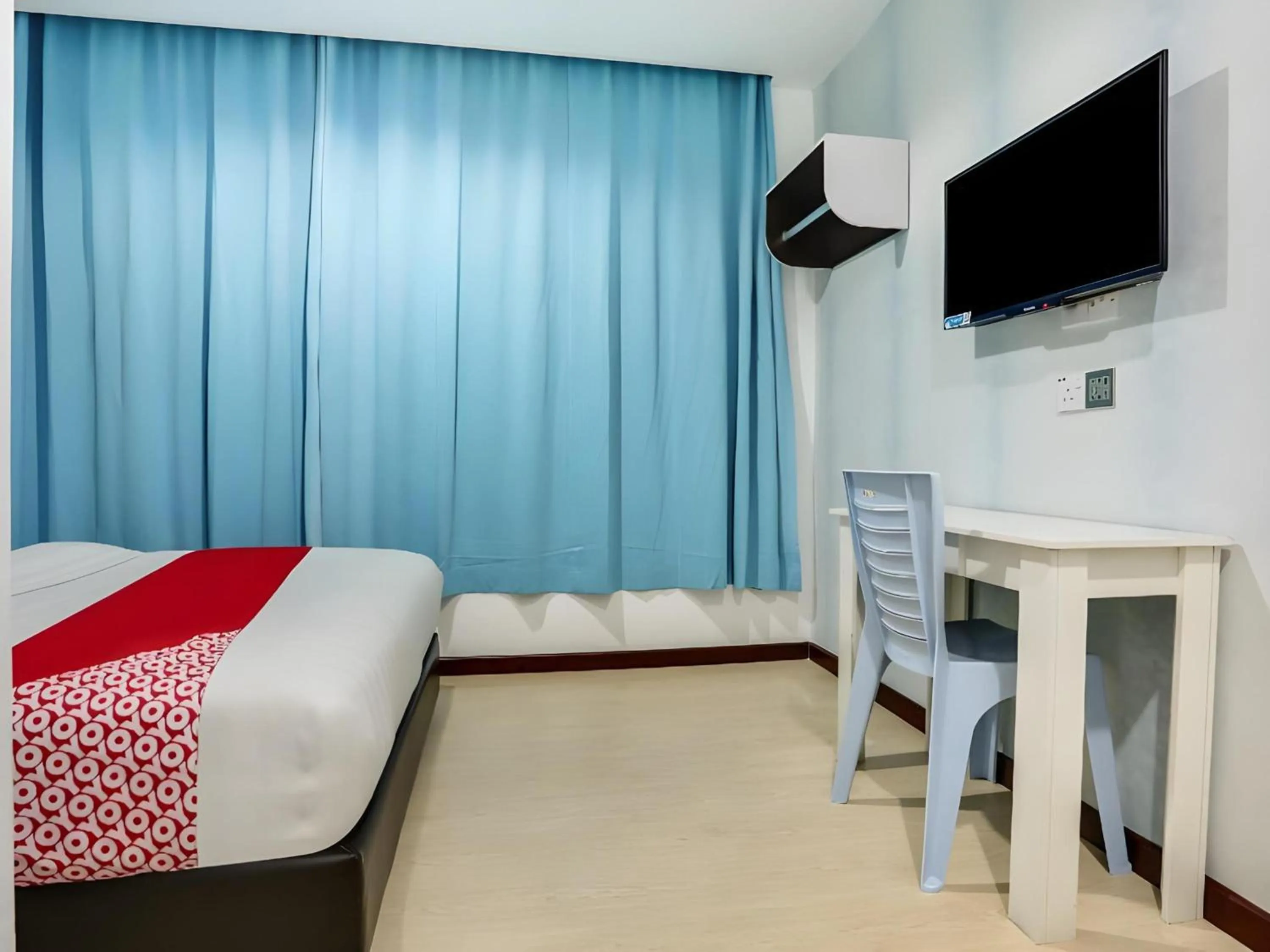 Photo of the whole room, Bed in OYO 89583 Grove Hotel