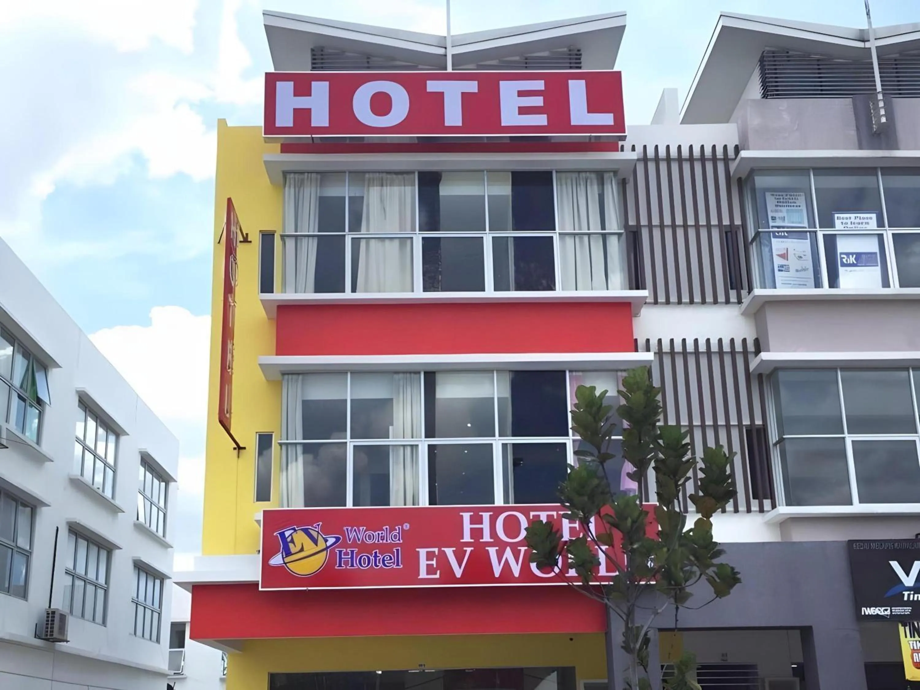 Property building in OYO 89583 Grove Hotel