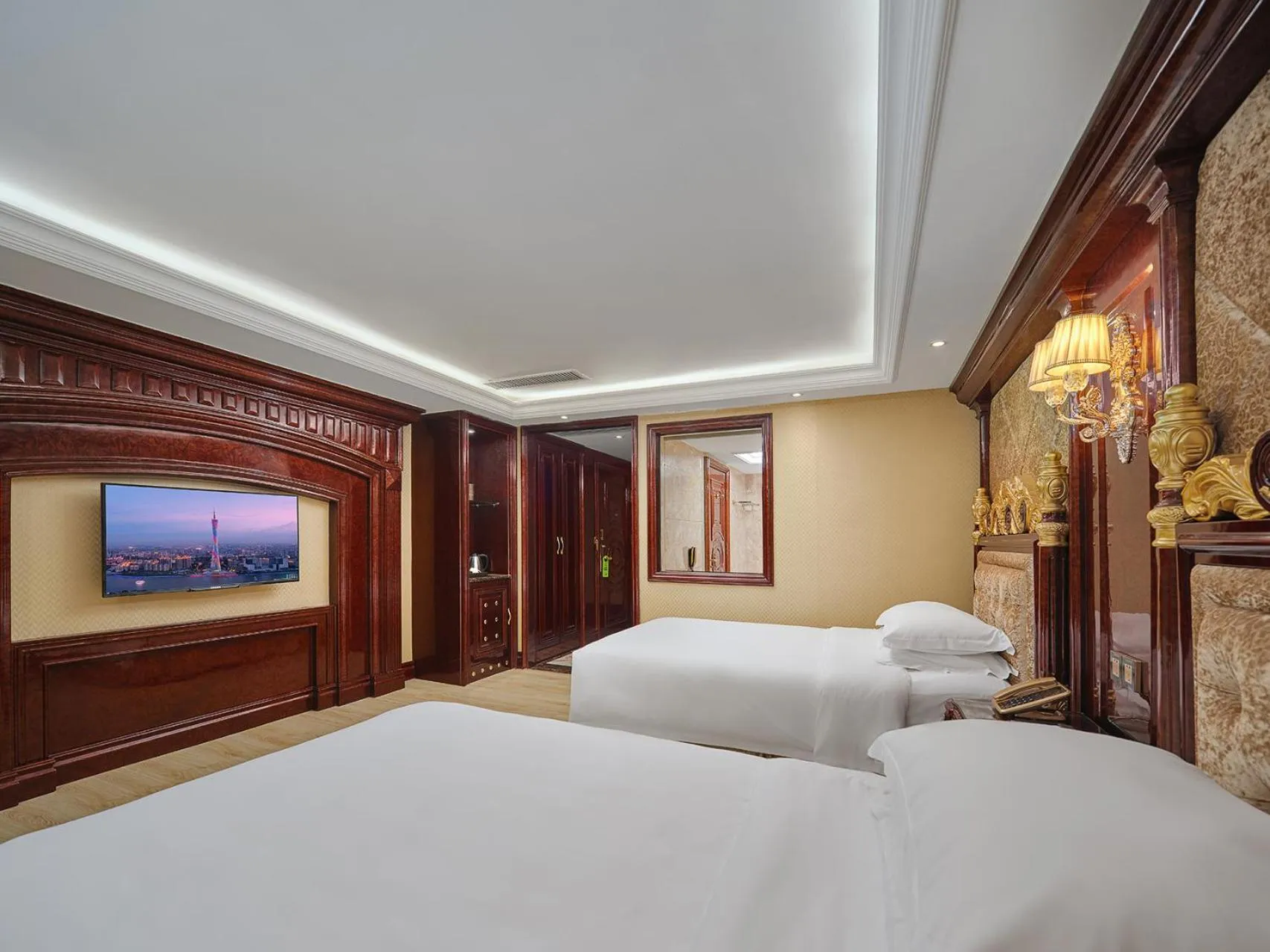 Photo of the whole room, Bed in Yueda Financial City International Hotel