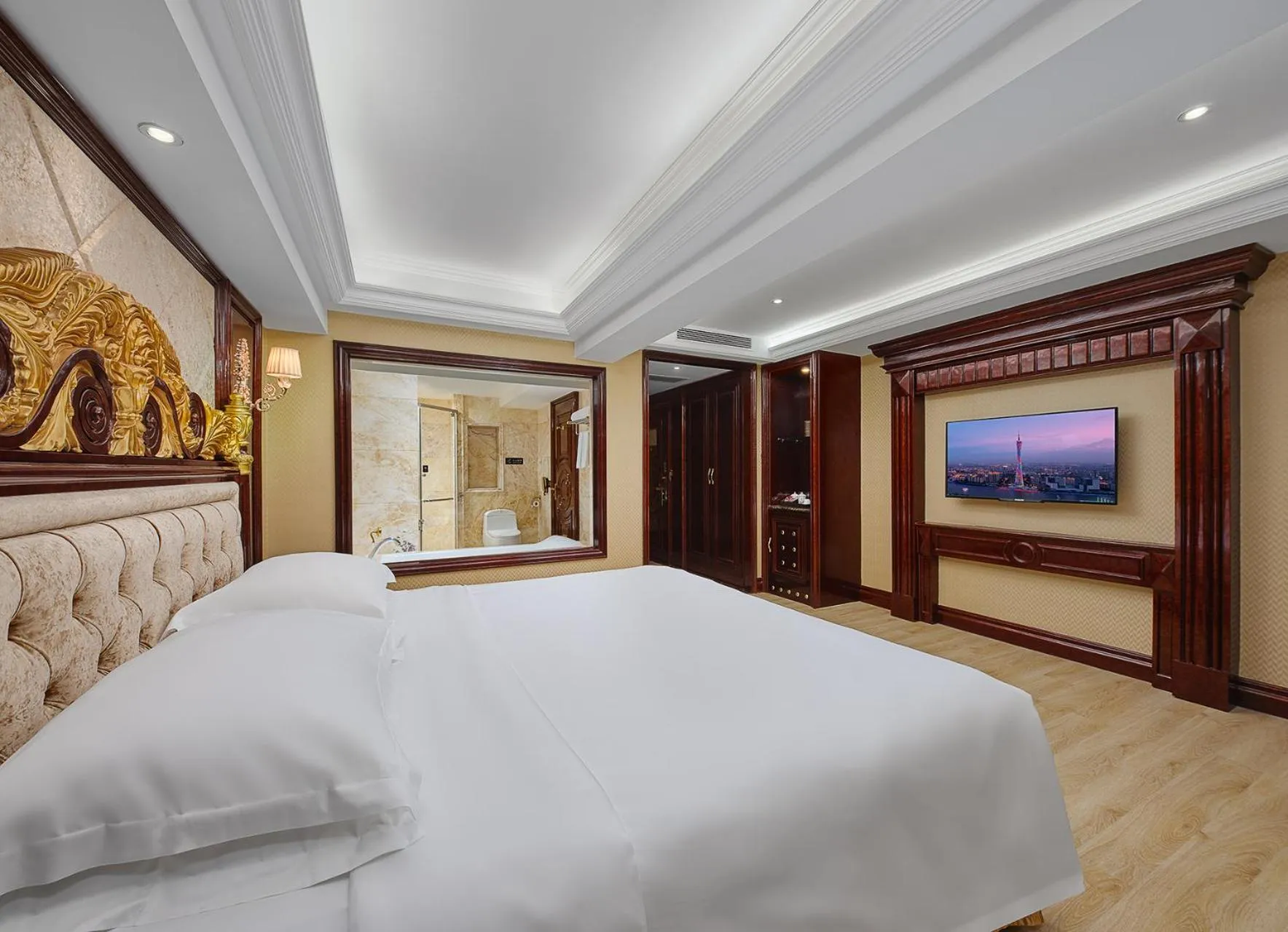 Photo of the whole room, Bed in Yueda Financial City International Hotel
