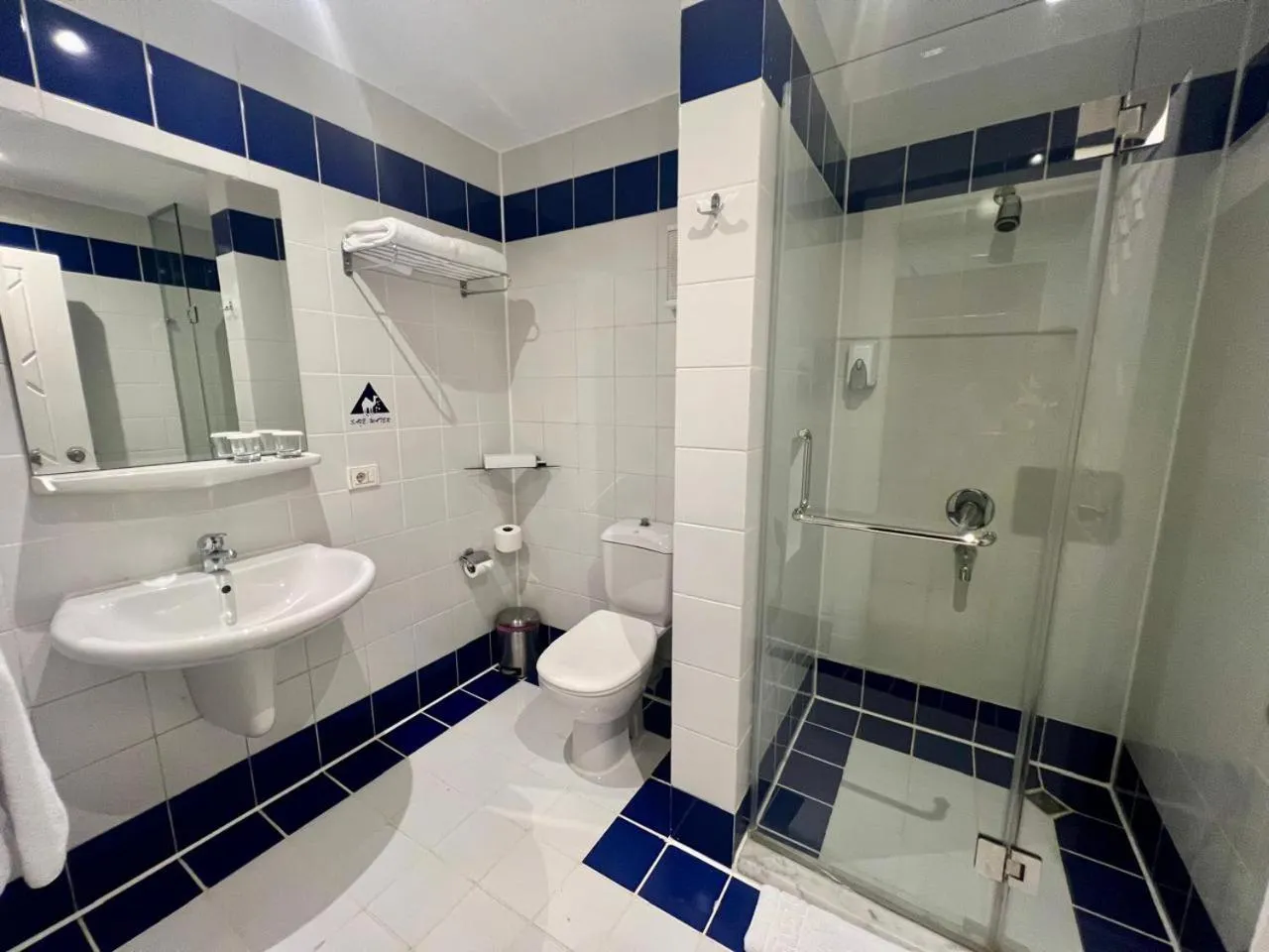 Shower in Camel Dive Club & Boutique Hotel