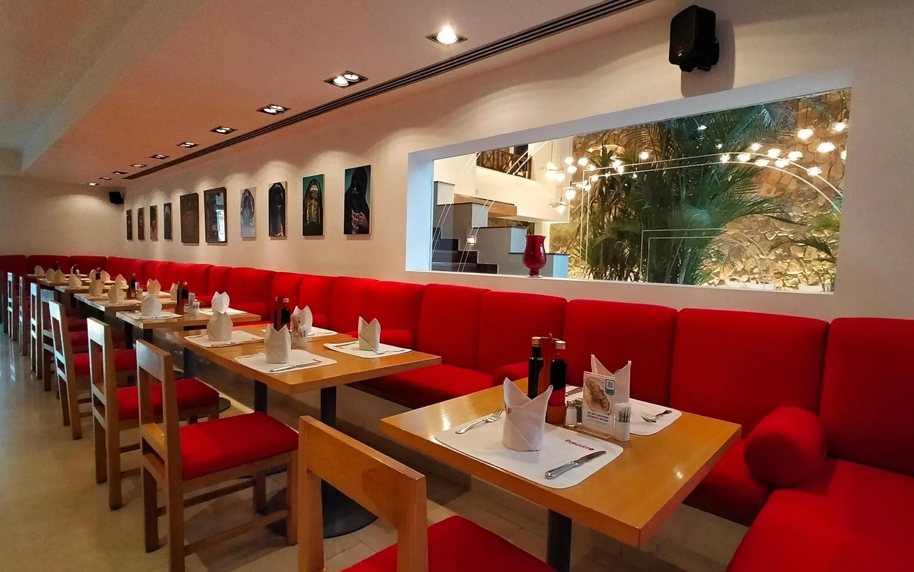 Restaurant/places to eat in Camel Dive Club & Boutique Hotel