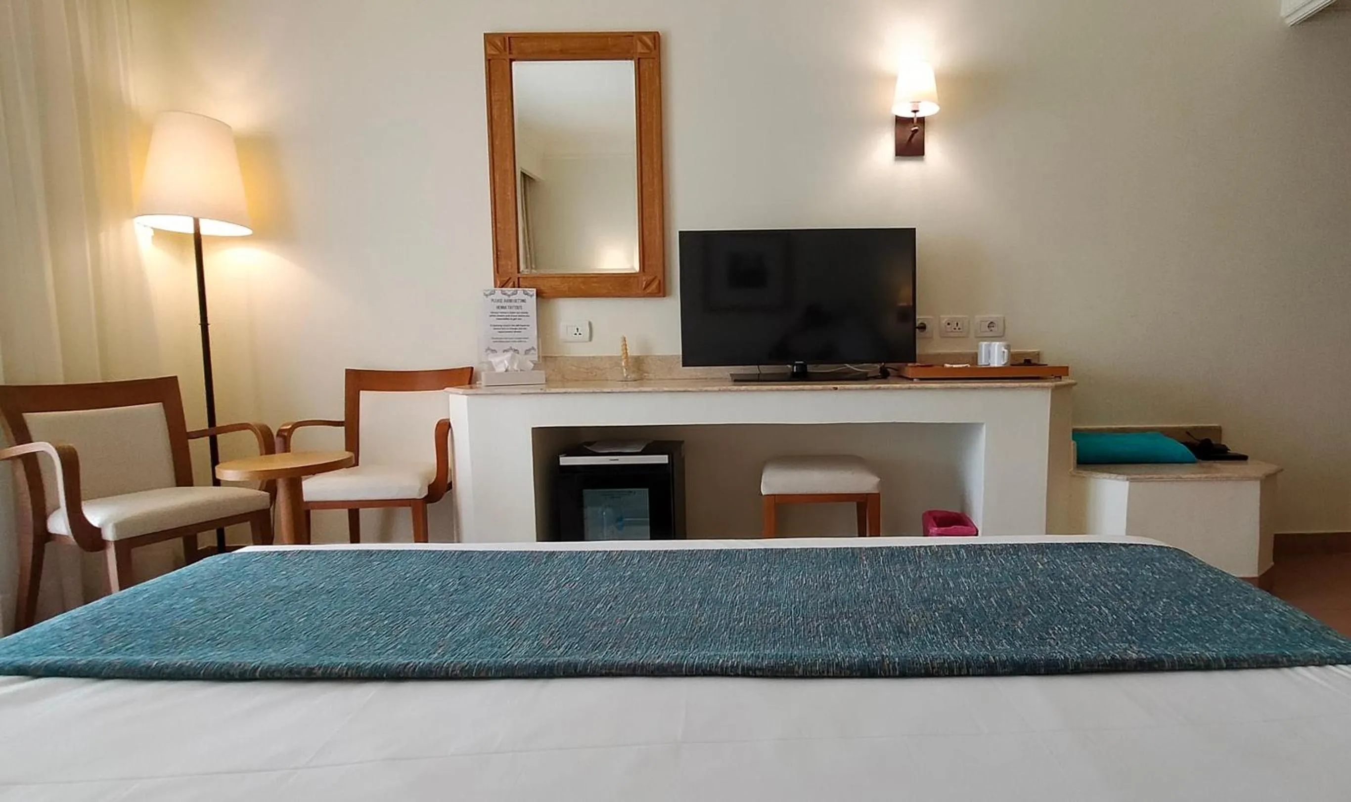 Shower, Bed in Camel Dive Club & Boutique Hotel