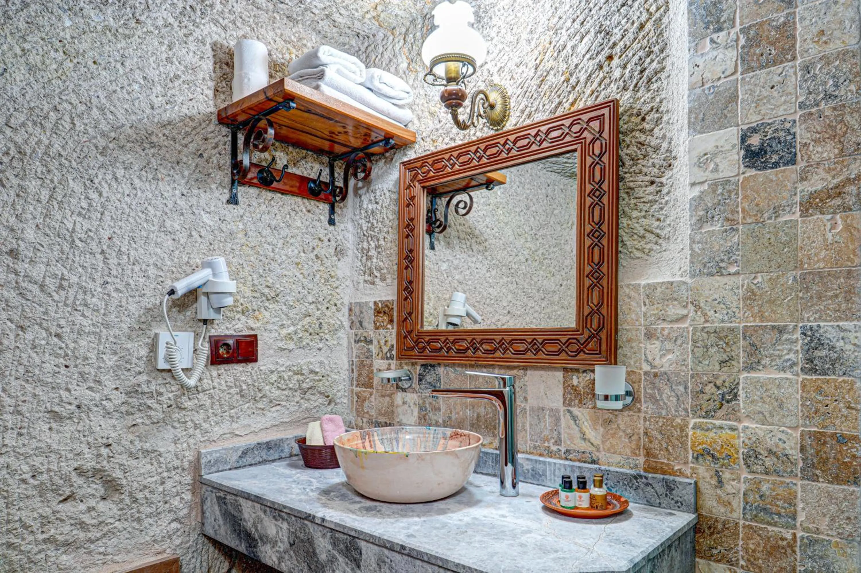 Bathroom in Aren Cave Hotel And Art Gallery