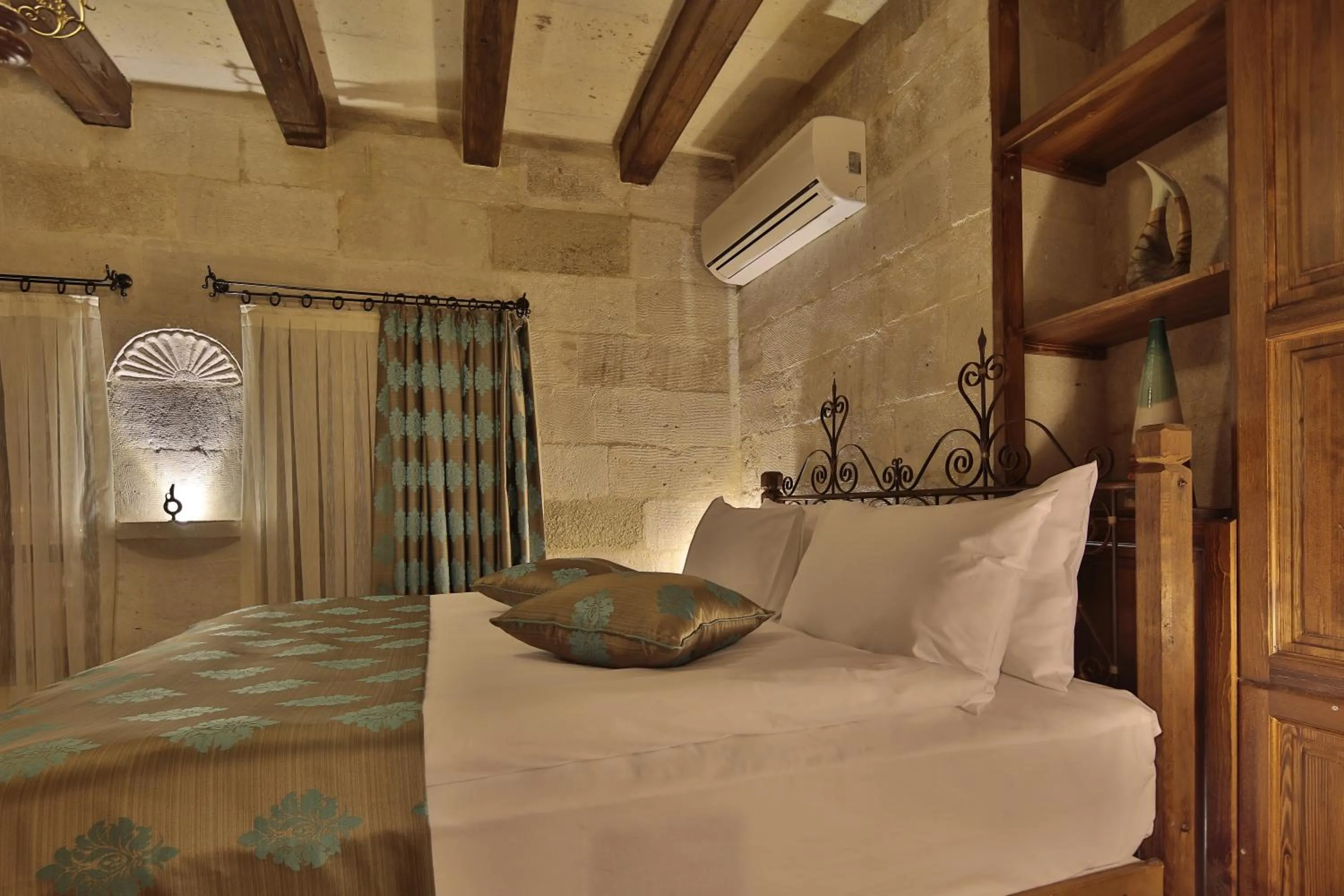 Photo of the whole room, Bed in Aren Cave Hotel And Art Gallery