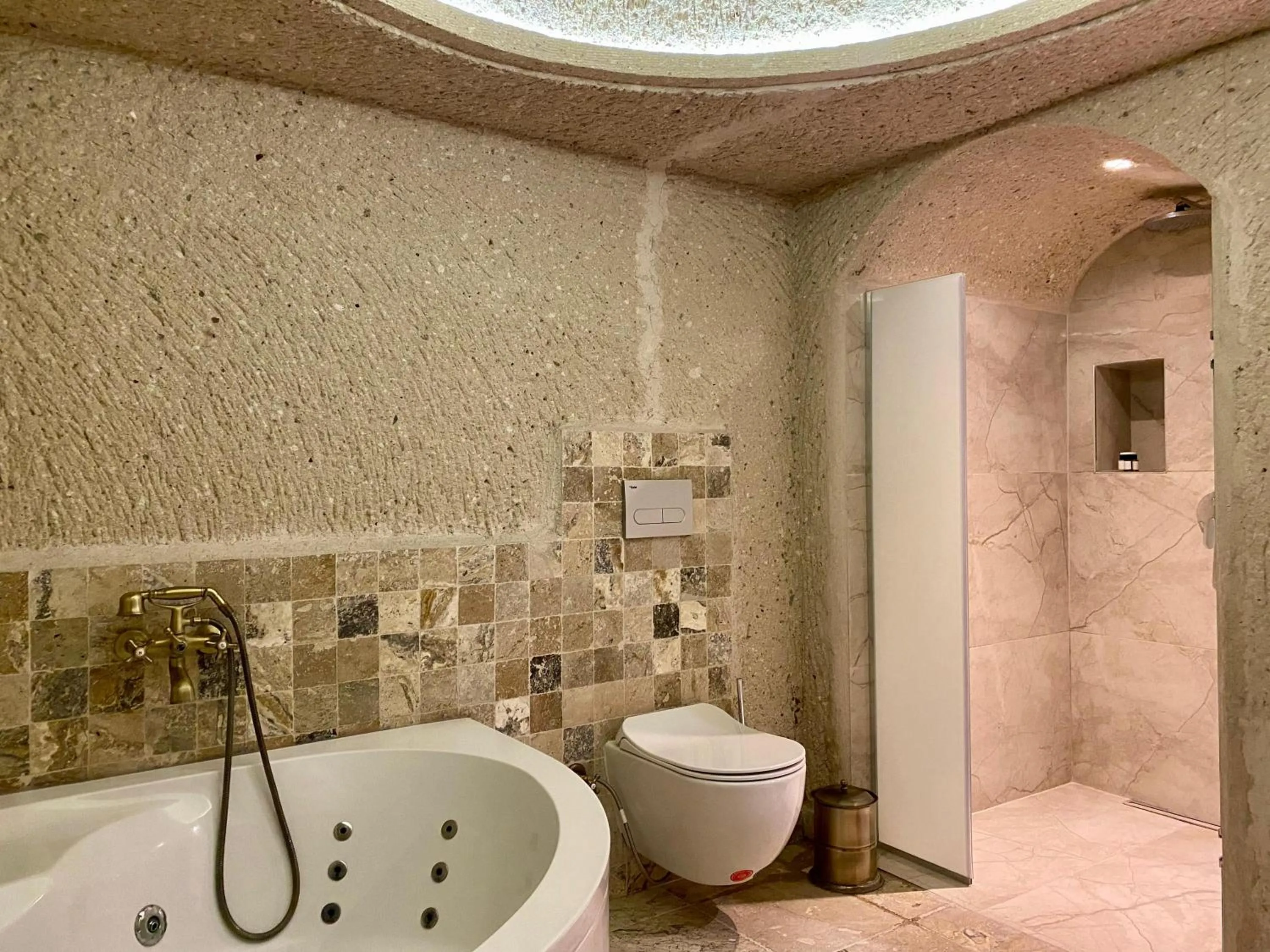 Bathroom in Aren Cave Hotel And Art Gallery
