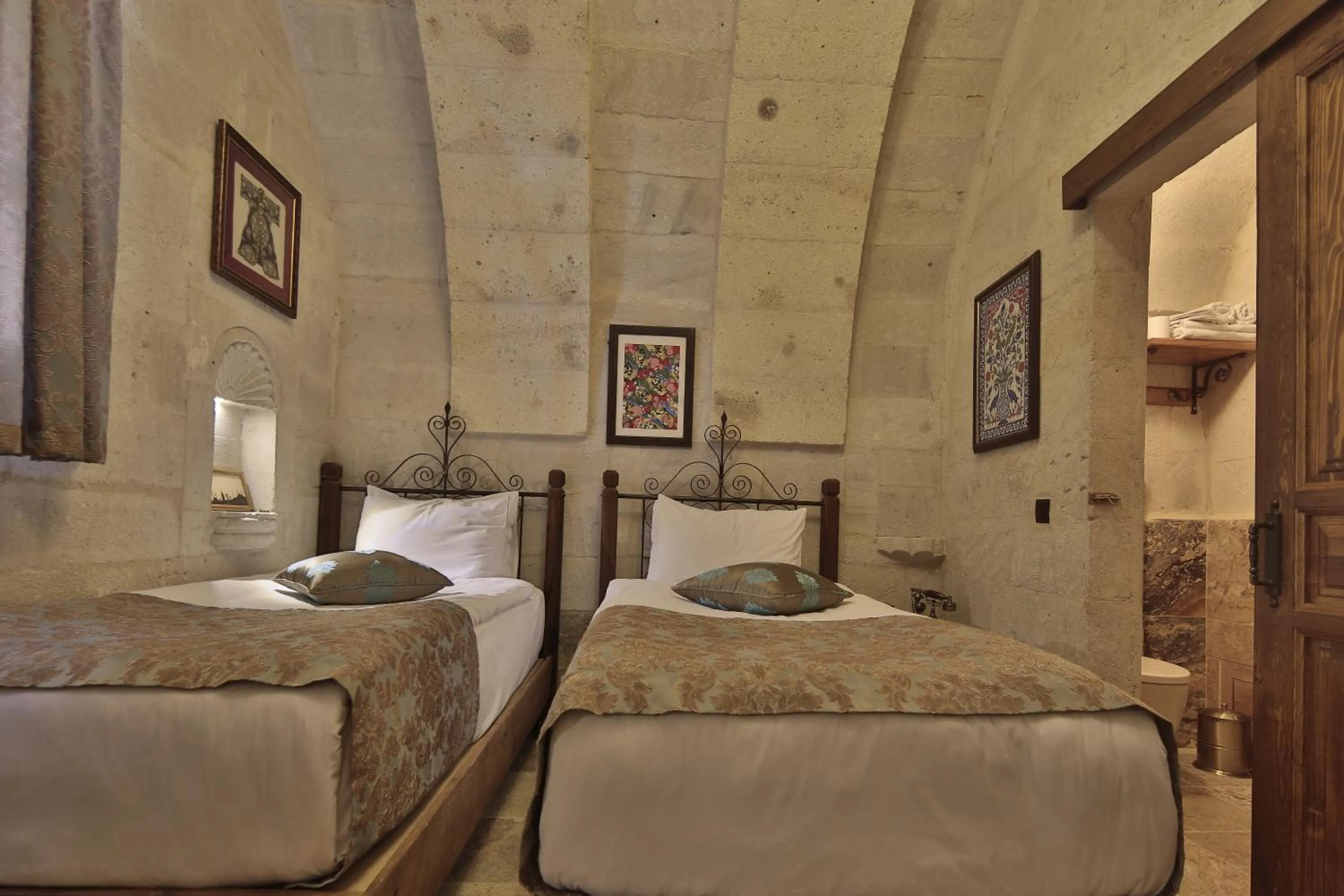 Bed in Aren Cave Hotel And Art Gallery