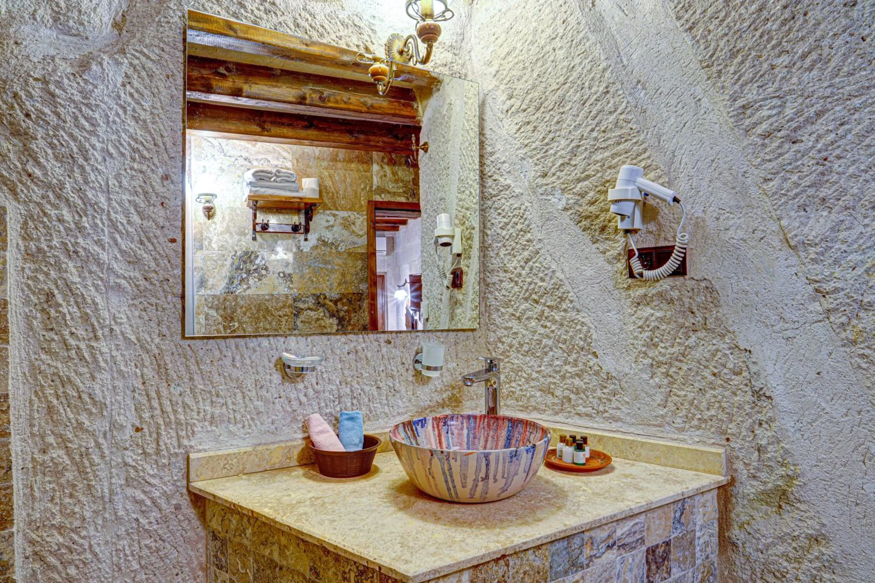 Bathroom in Aren Cave Hotel And Art Gallery