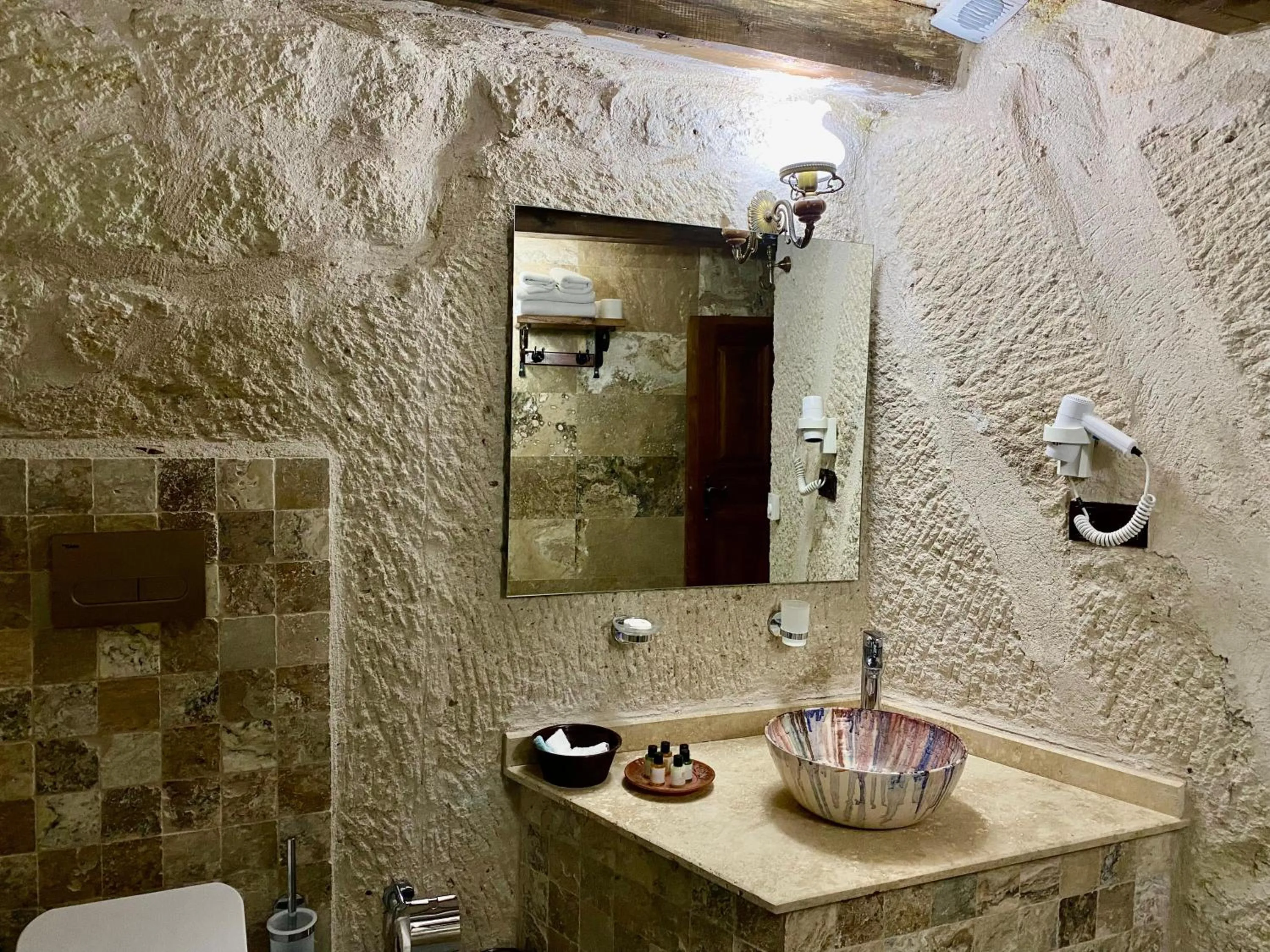 Bathroom in Aren Cave Hotel And Art Gallery