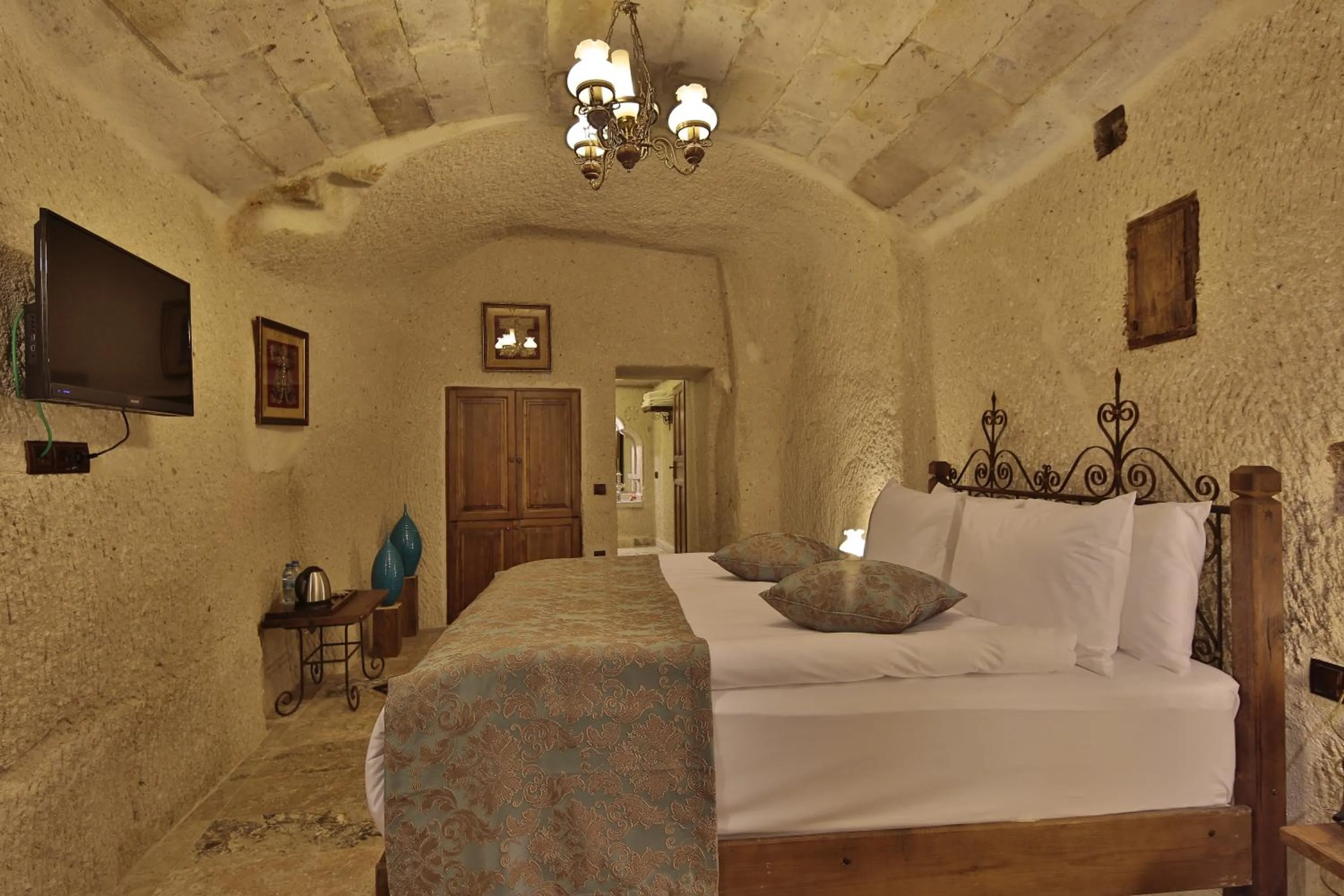 Photo of the whole room, Bed in Aren Cave Hotel And Art Gallery