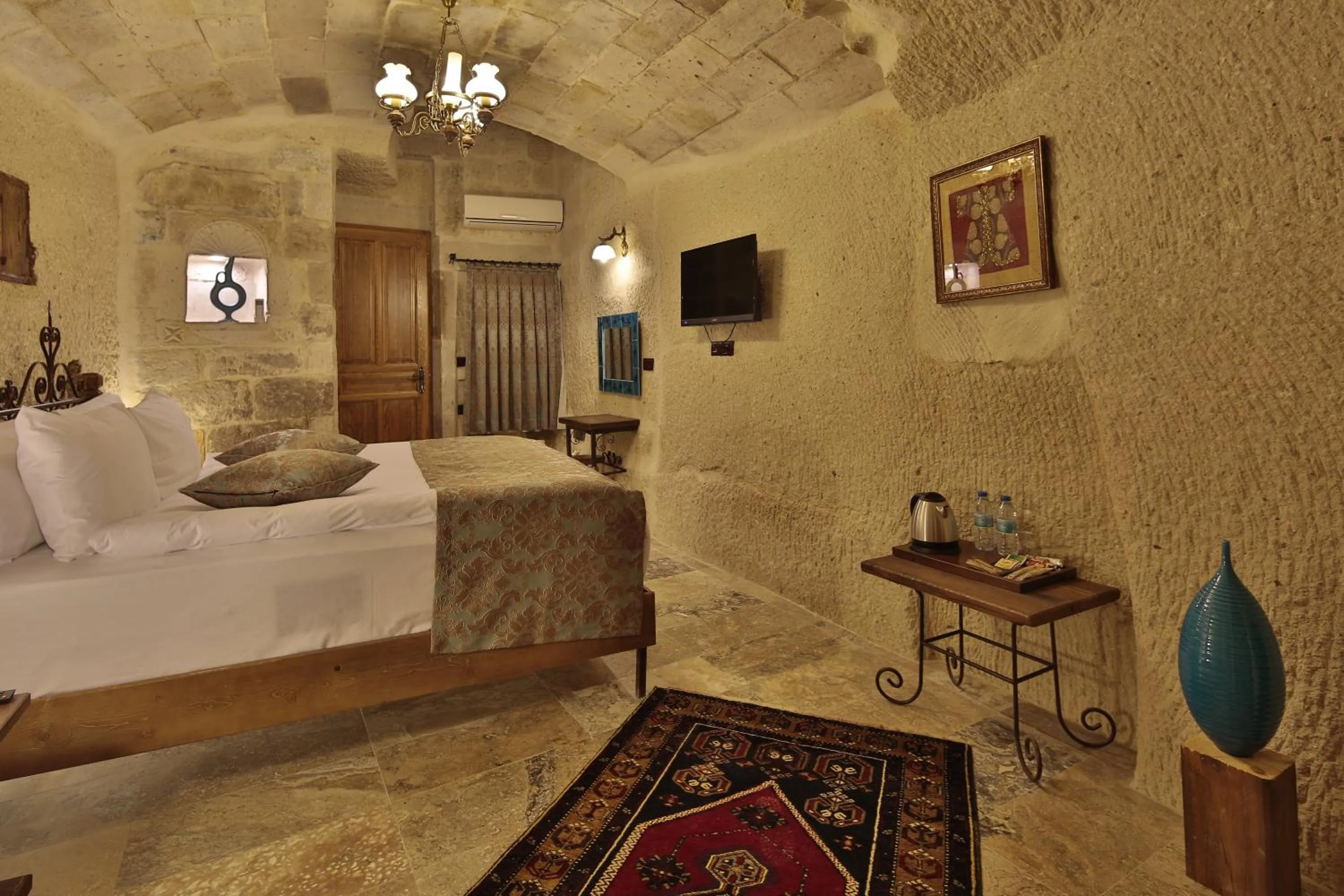 Photo of the whole room, Bed in Aren Cave Hotel And Art Gallery