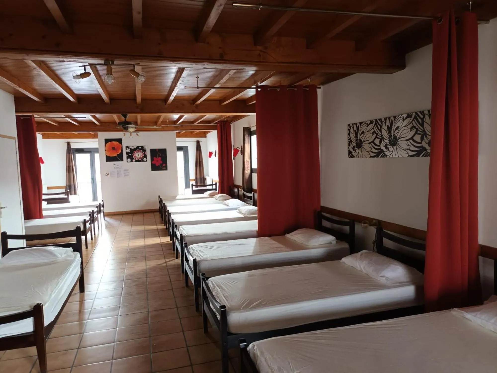 Single Bed in Mixed Dormitory Room in Refuge d'étape Zuharpeta Randonneur Pèlerin