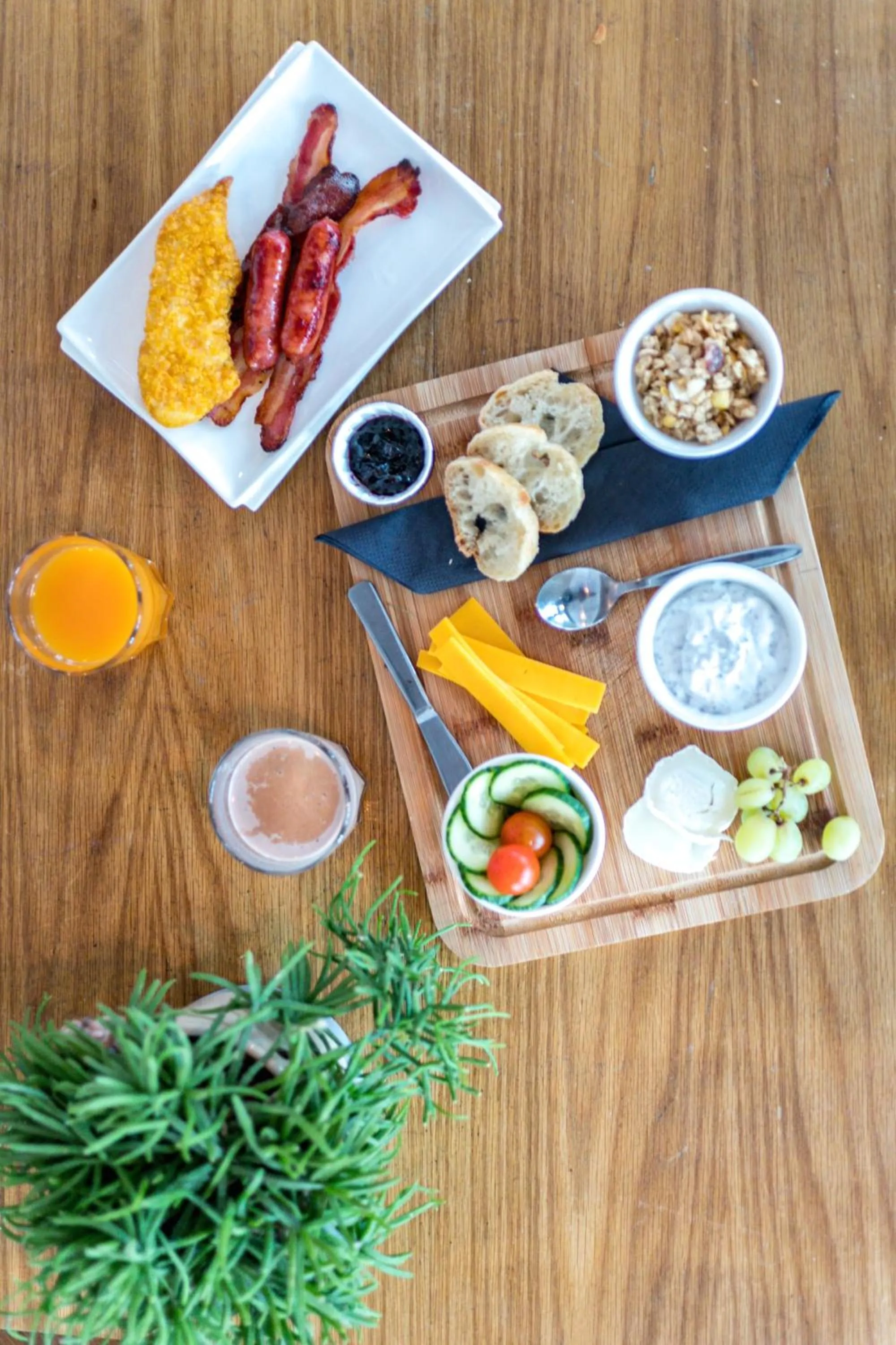 Food and drinks in The People Paris Belleville