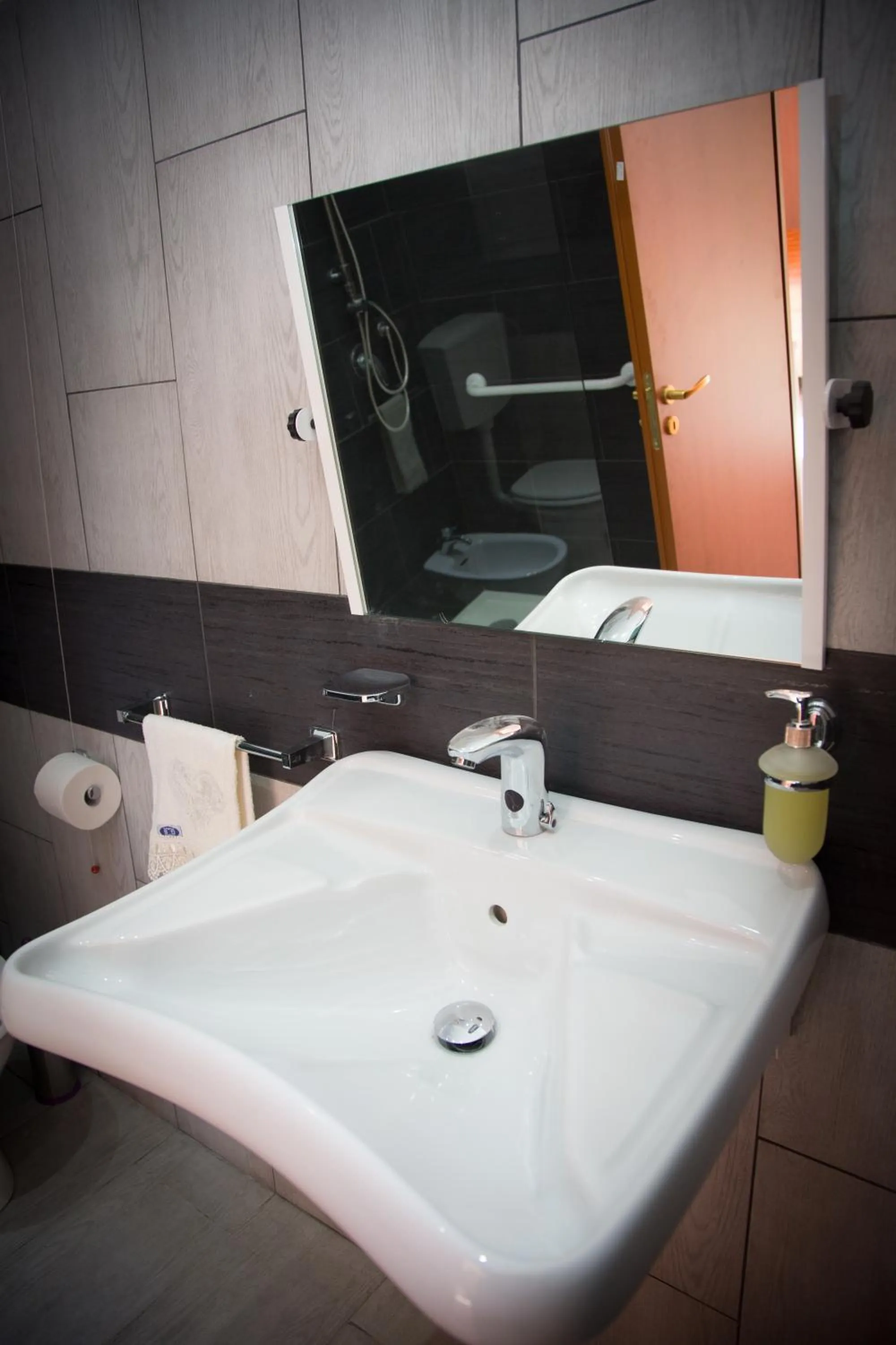 Bathroom in Modica Garden Resort