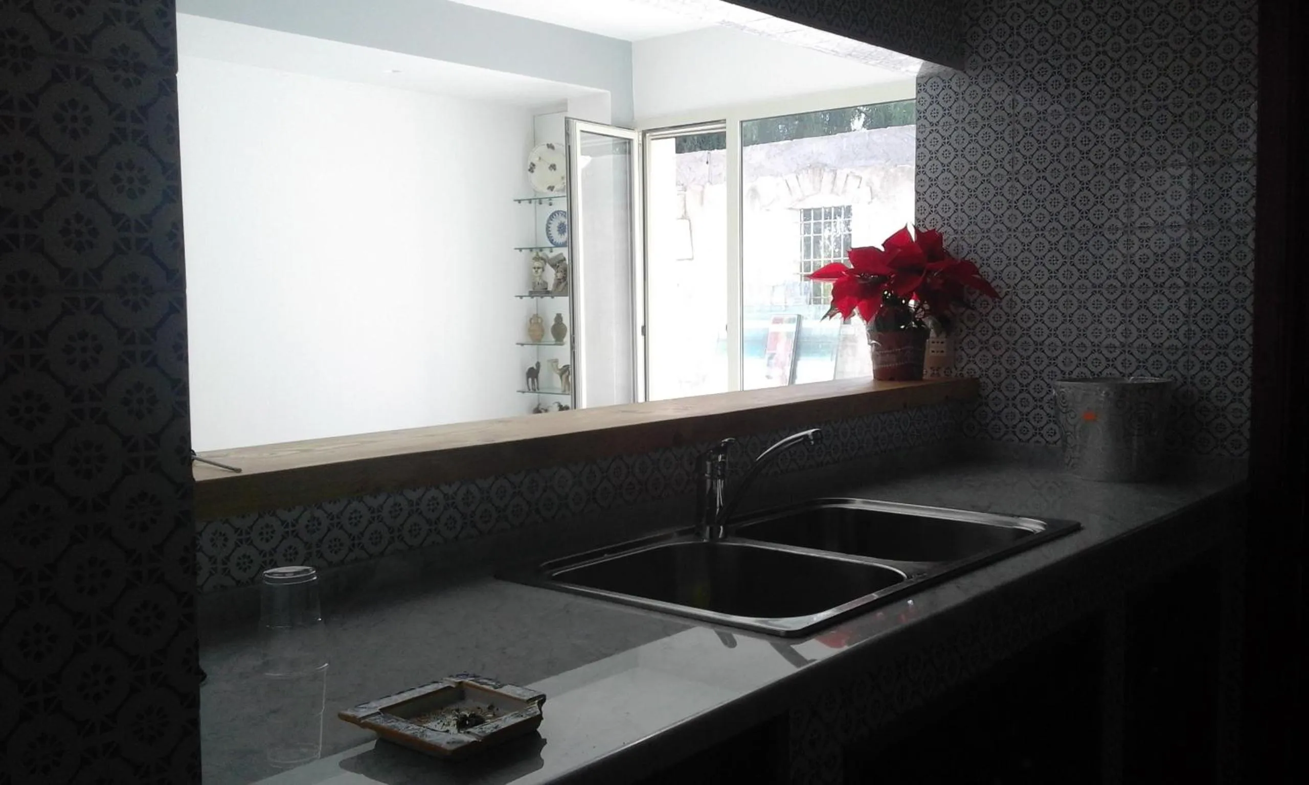 Communal lounge/ TV room in Modica Garden Resort