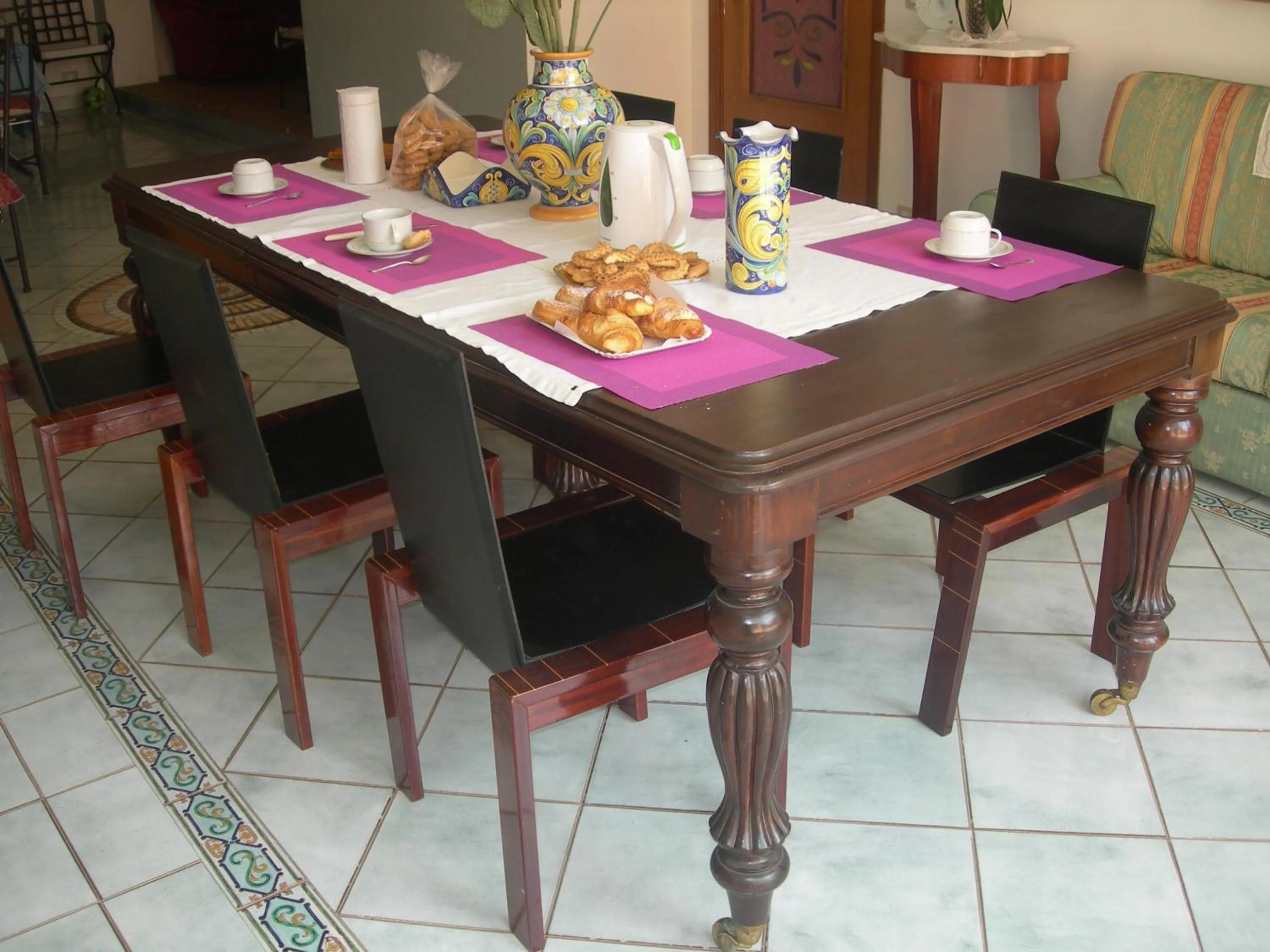 Restaurant/places to eat in Modica Garden Resort