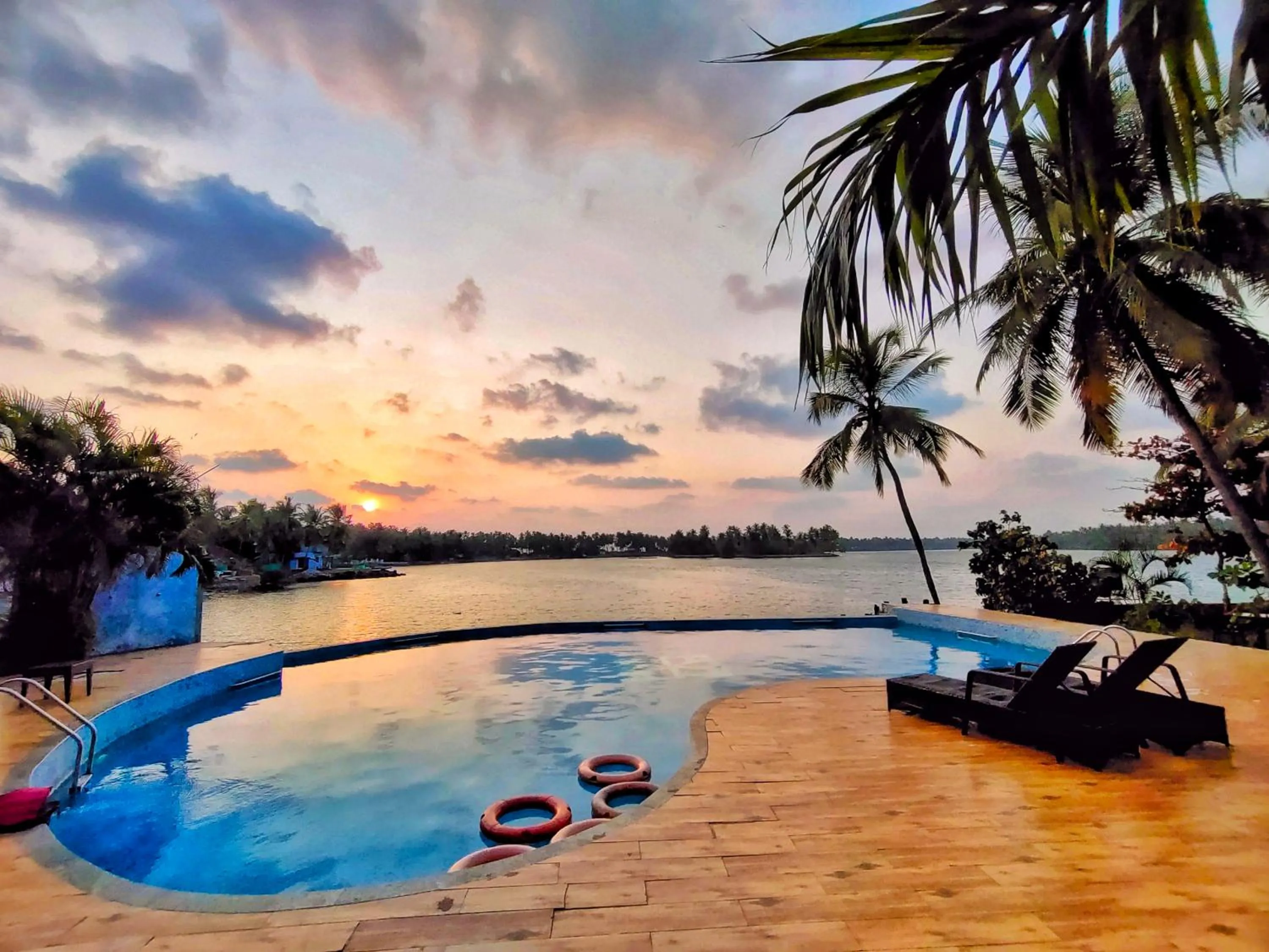Swimming pool in Paradise Lagoon