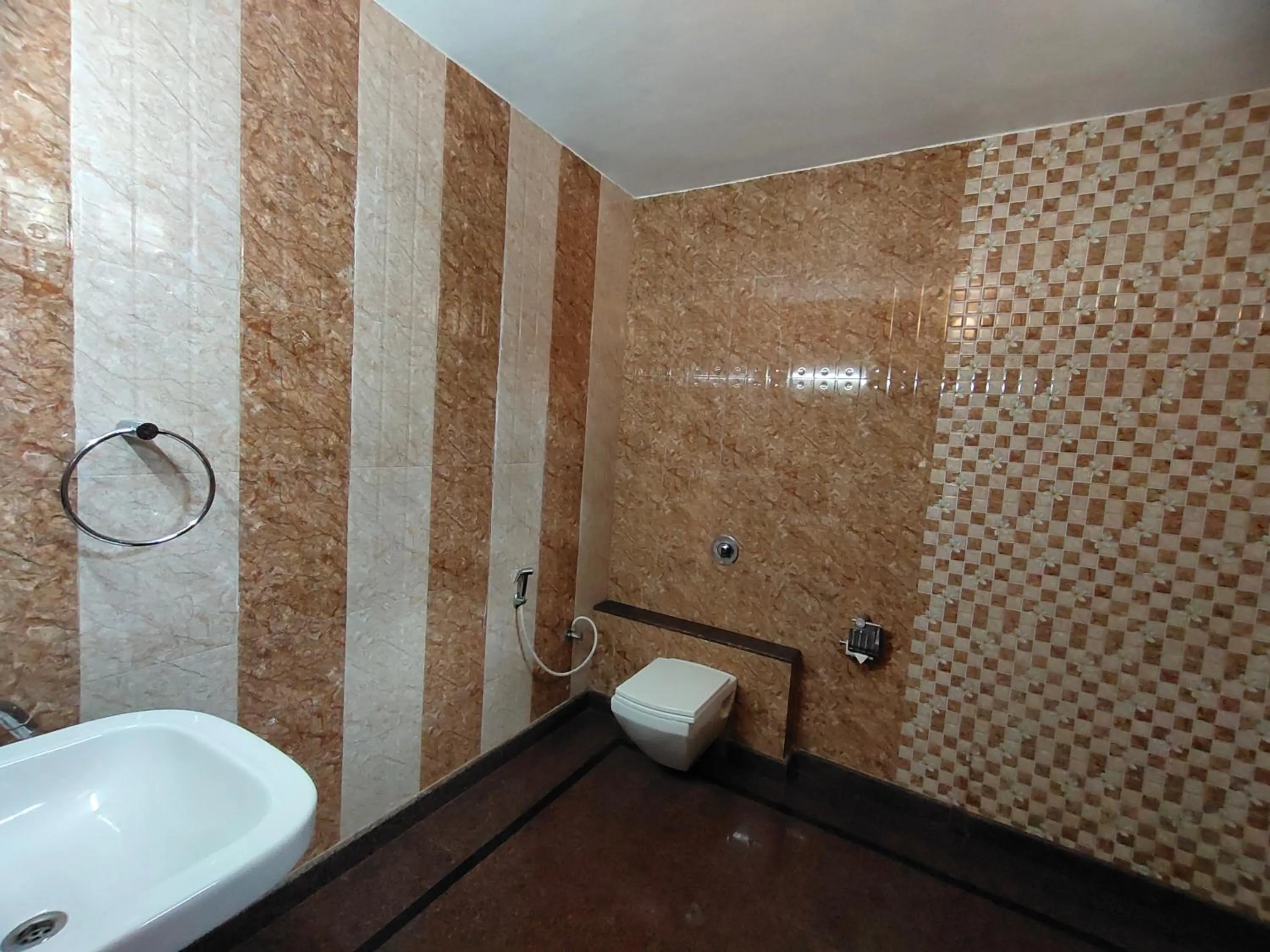 Shower in Paradise Lagoon