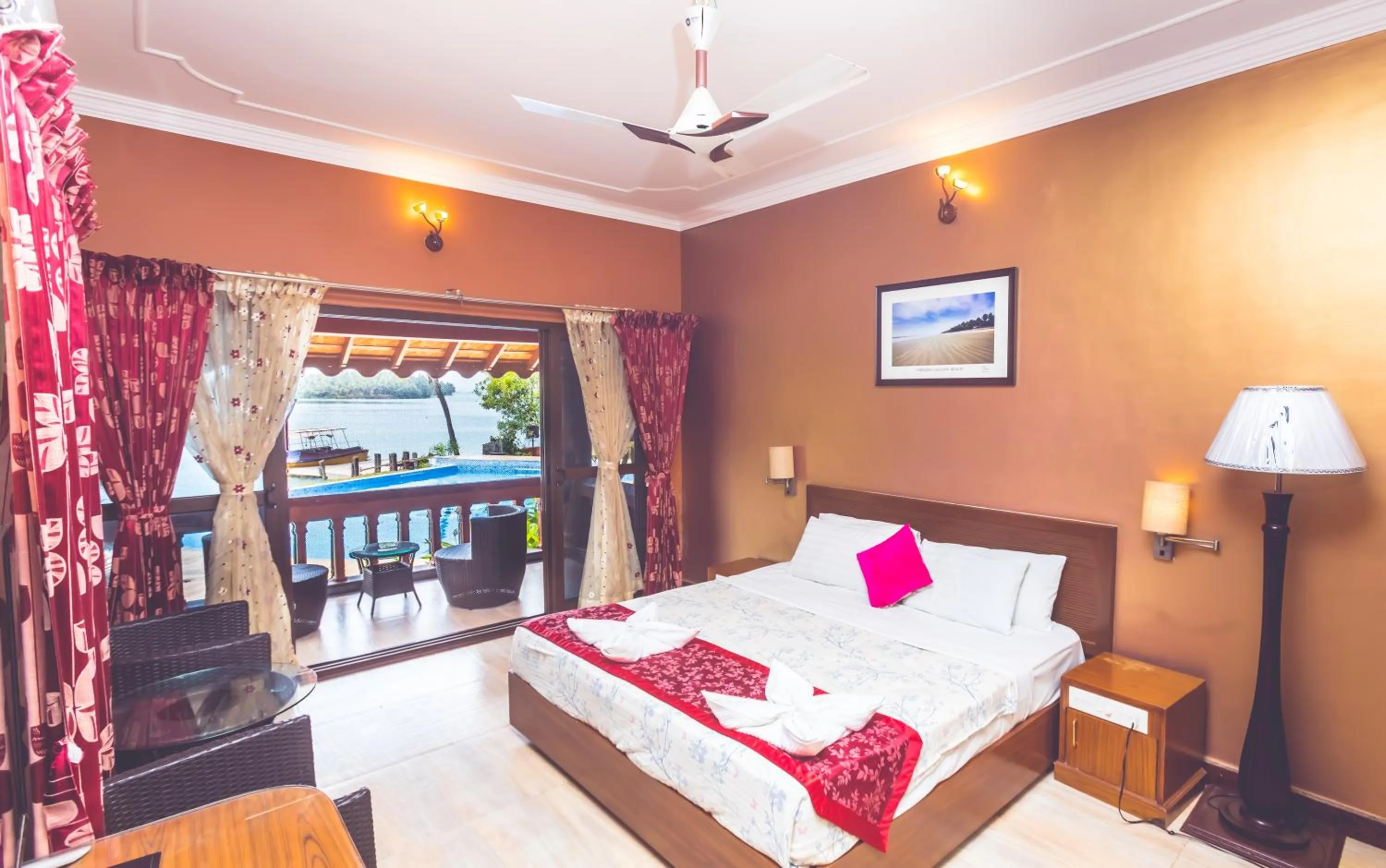 Photo of the whole room, Bed in Paradise Lagoon