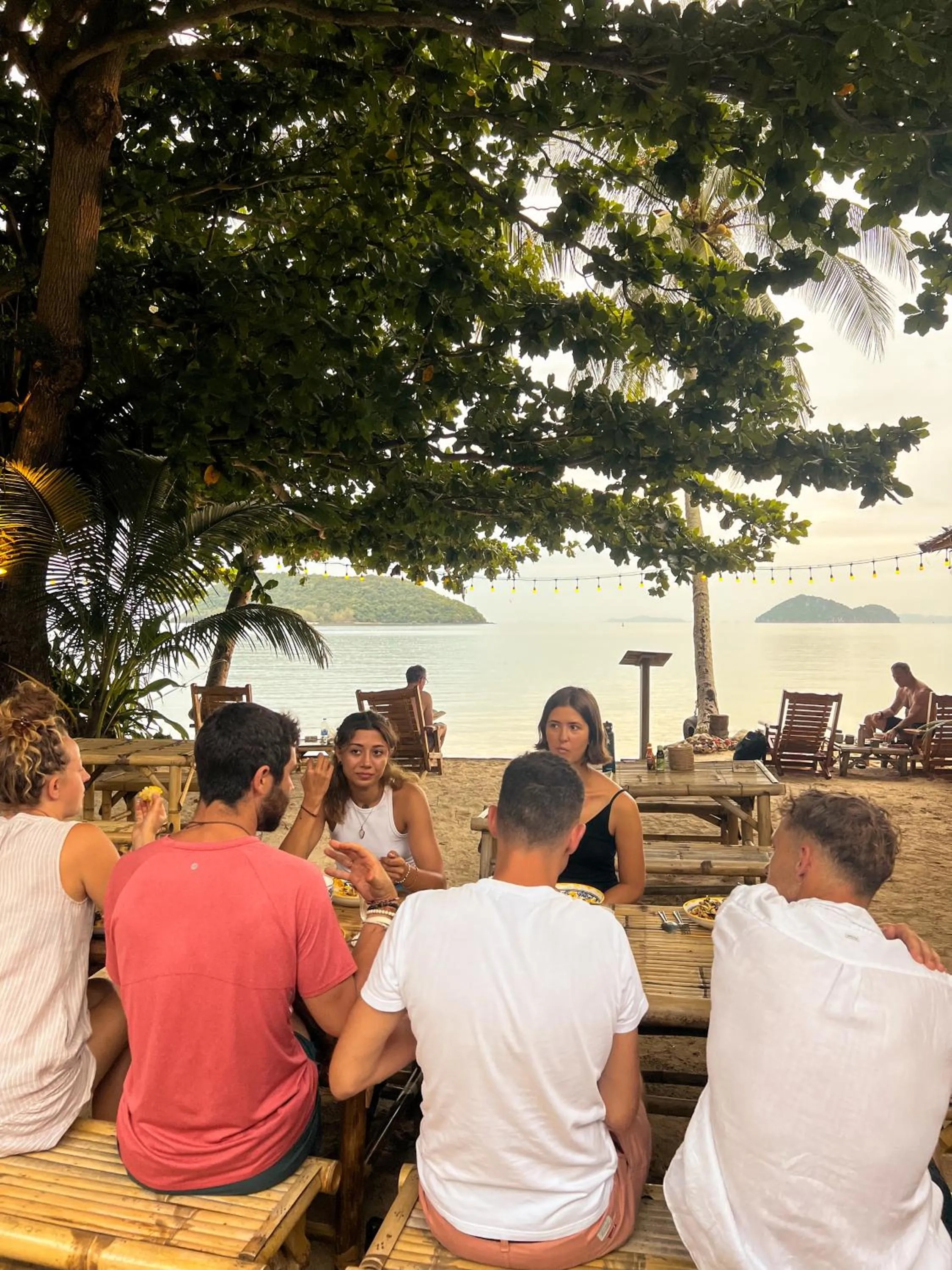 Restaurant/places to eat in Colorful Hut