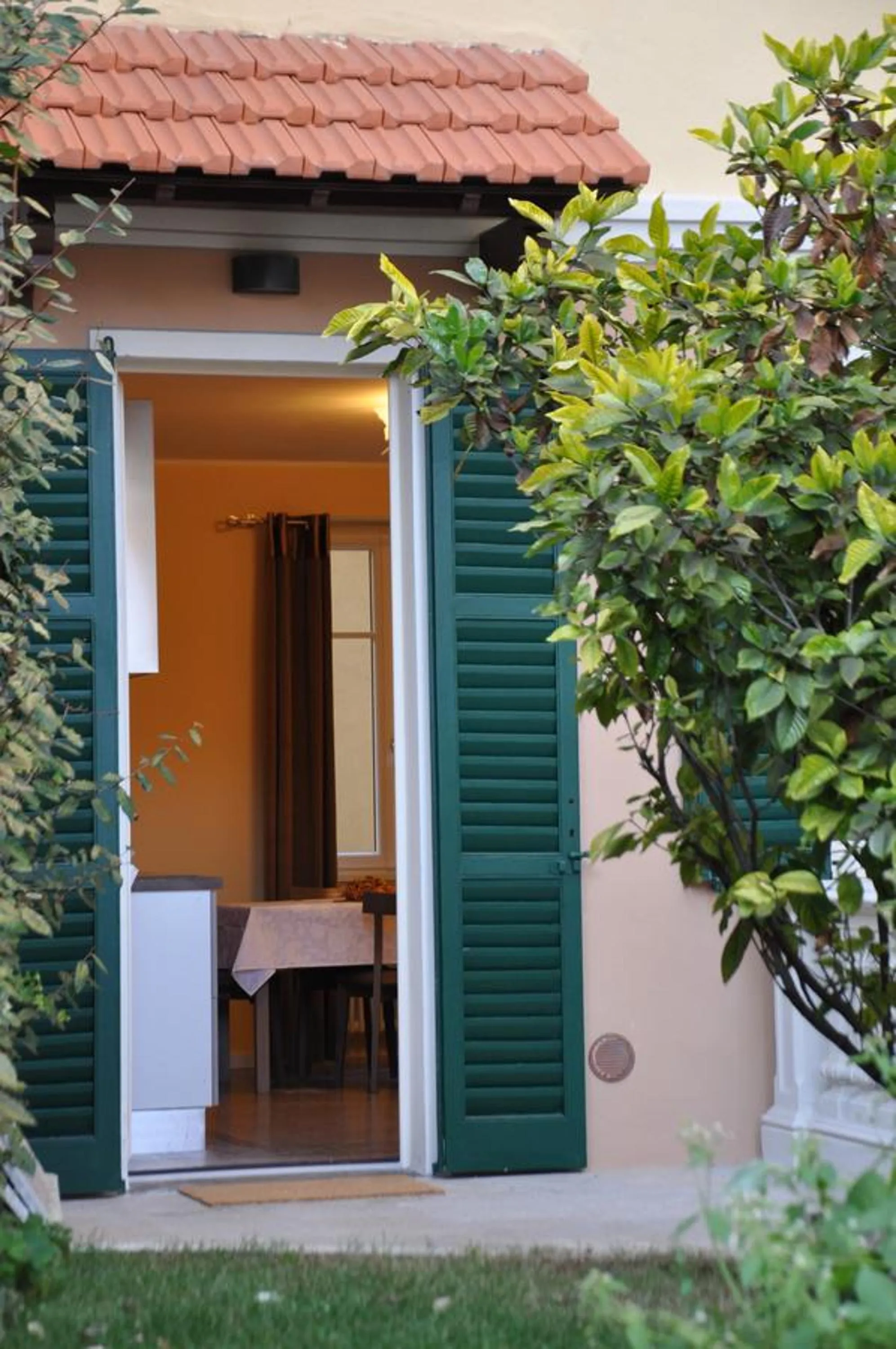 Facade/entrance in Casa Lari Stresa