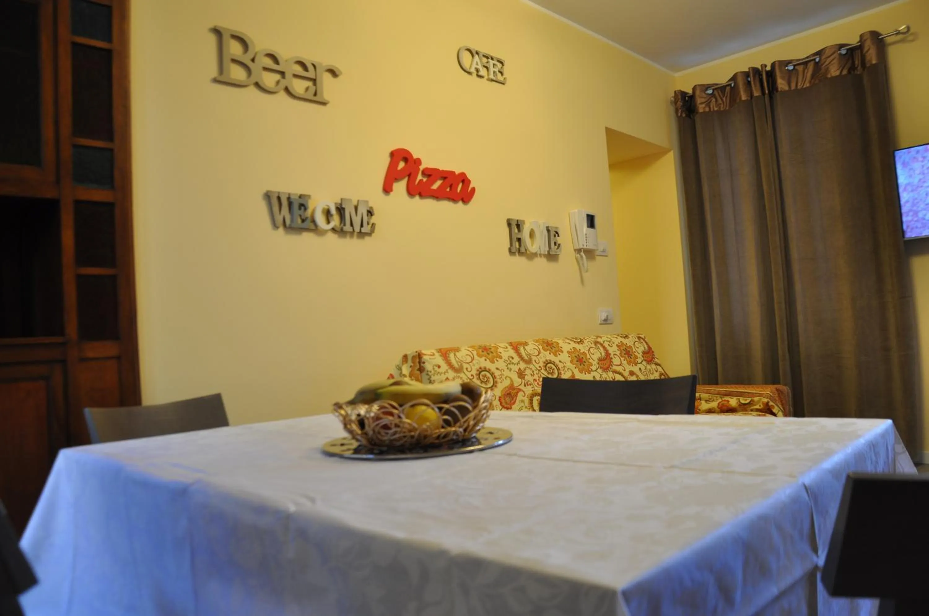 Dining area, Bed in Casa Lari Stresa