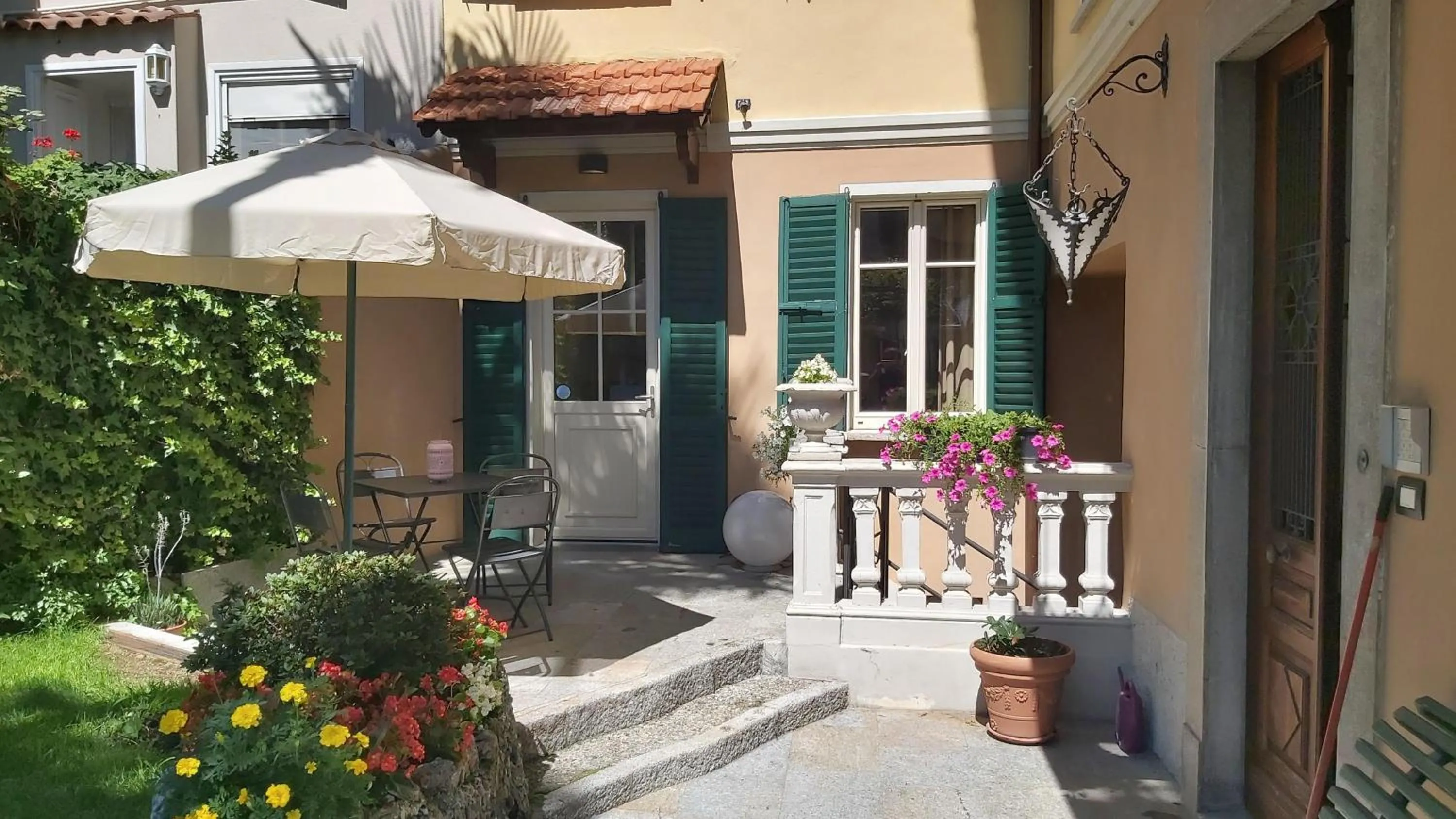 Property building in Casa Lari Stresa