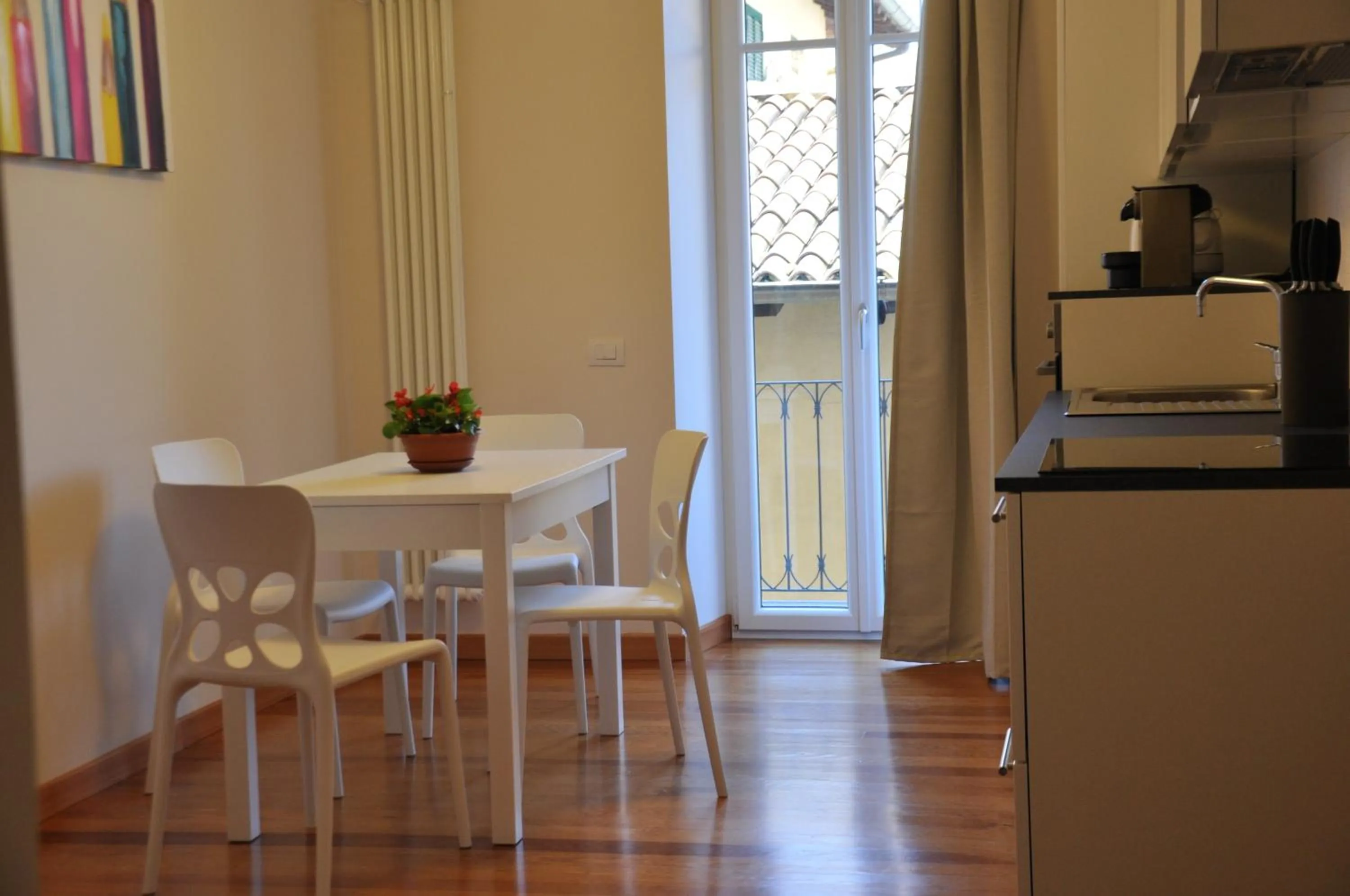 Kitchen or kitchenette in Casa Lari Stresa
