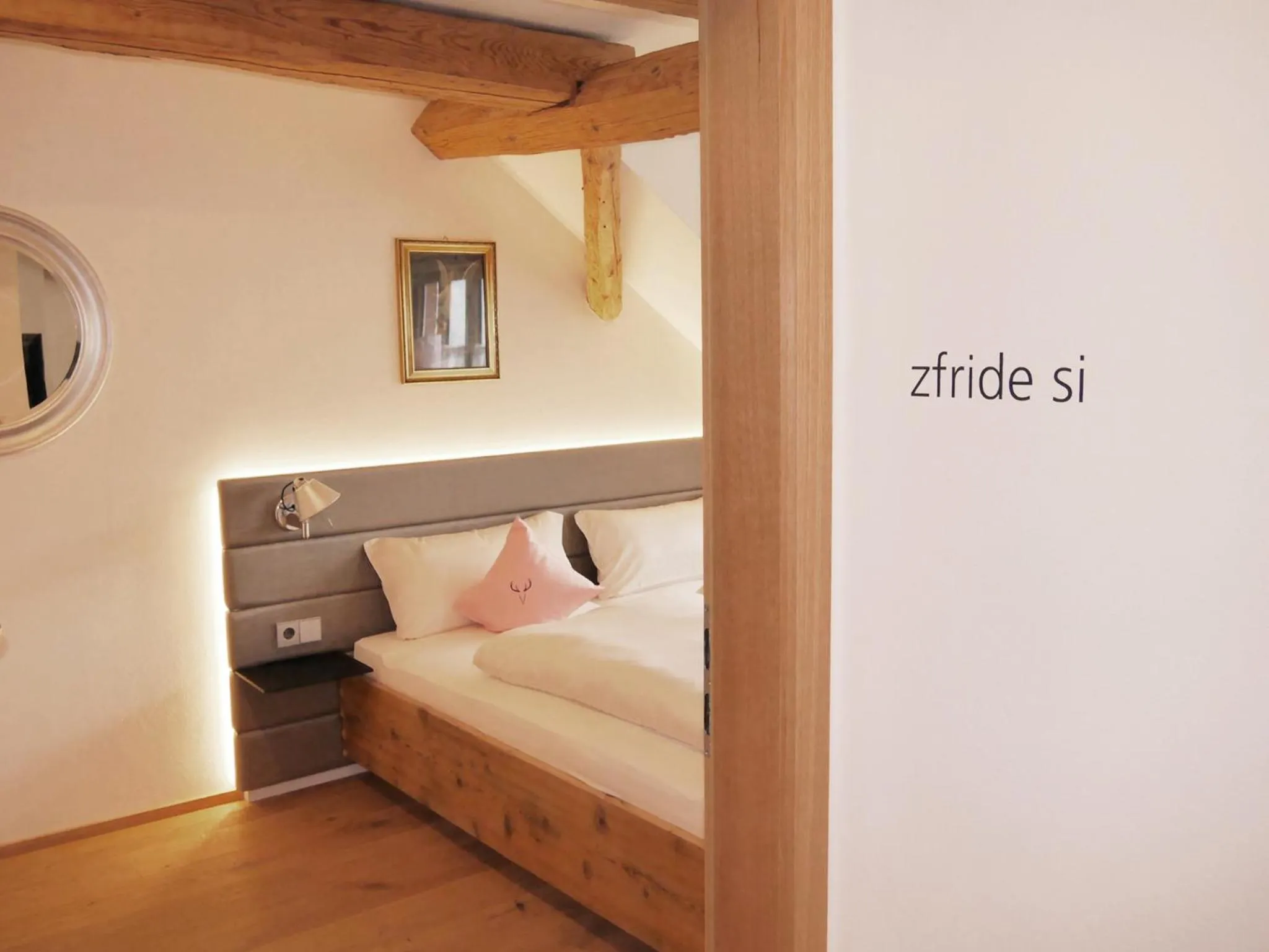 Photo of the whole room, Bed in Zum Hirschen - hotel & gasthaus beim stöckeler