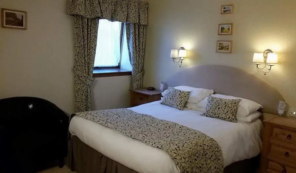 Bedroom, Bed in The Royal Hotel Tain