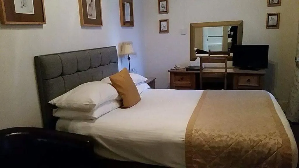 Bedroom, Bed in The Royal Hotel Tain