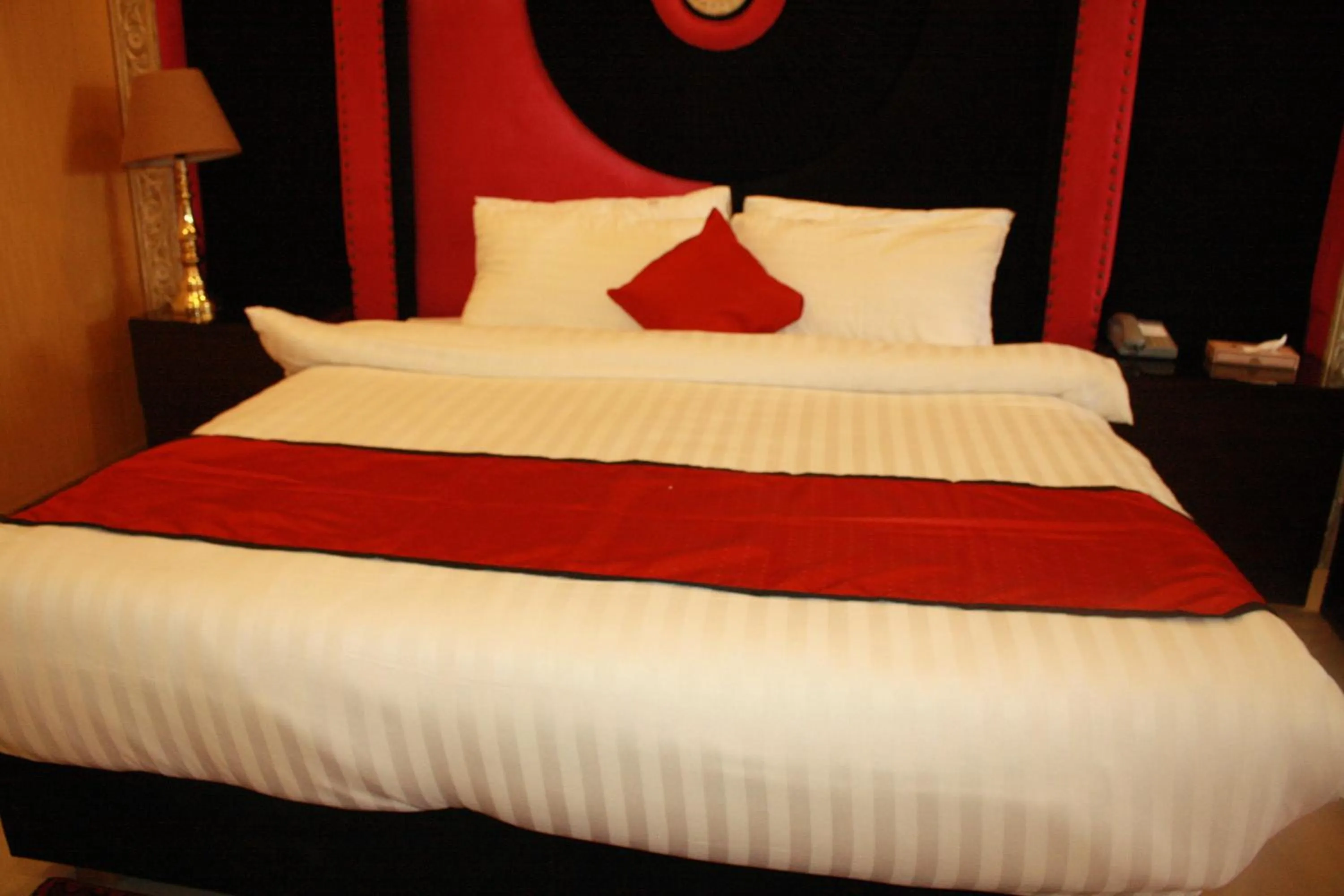 Bed in Shangrila Hotels and Resort