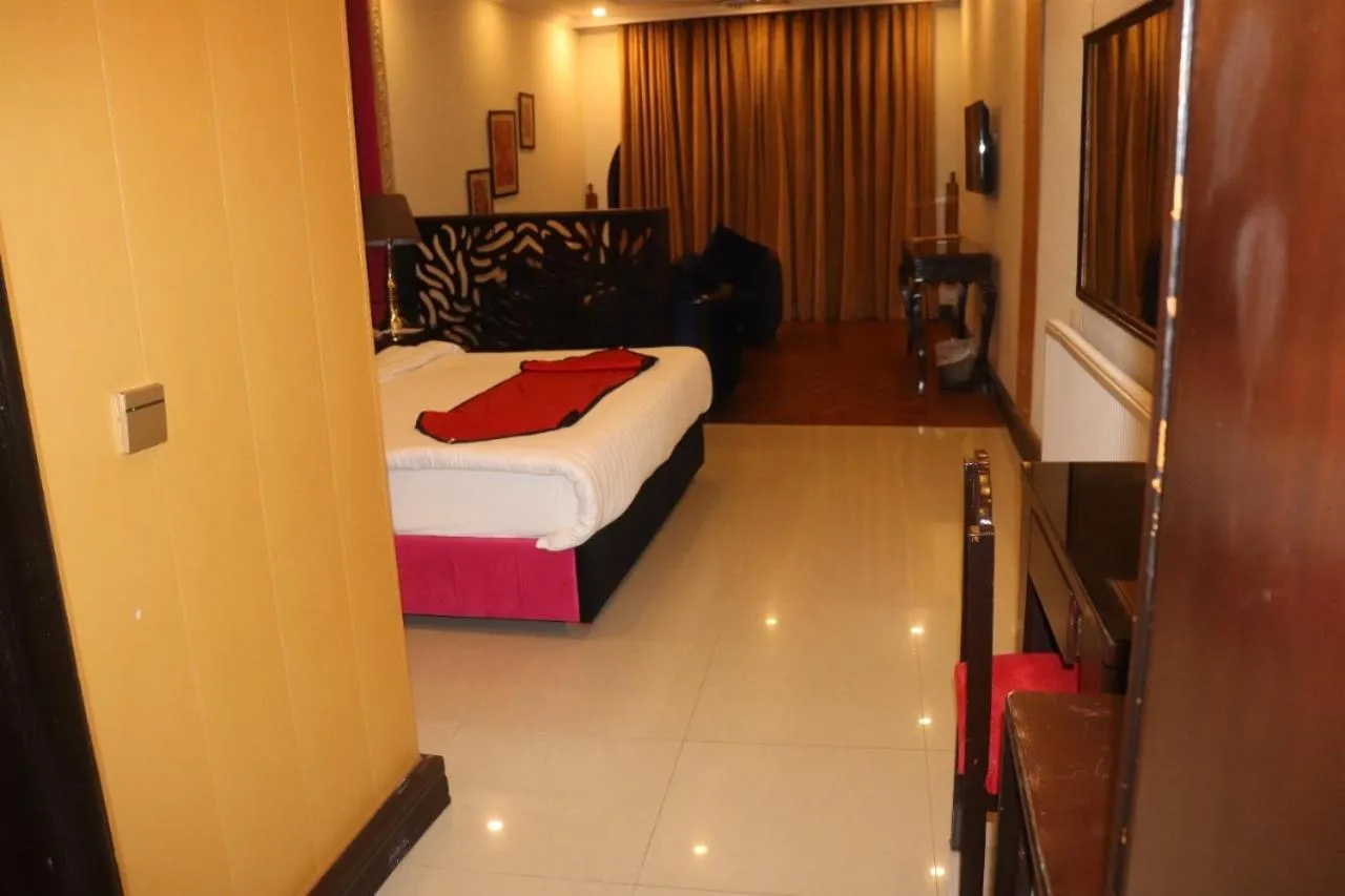 Bed in Shangrila Hotels and Resort