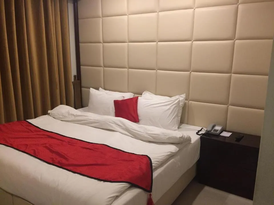 Bed in Shangrila Hotels and Resort