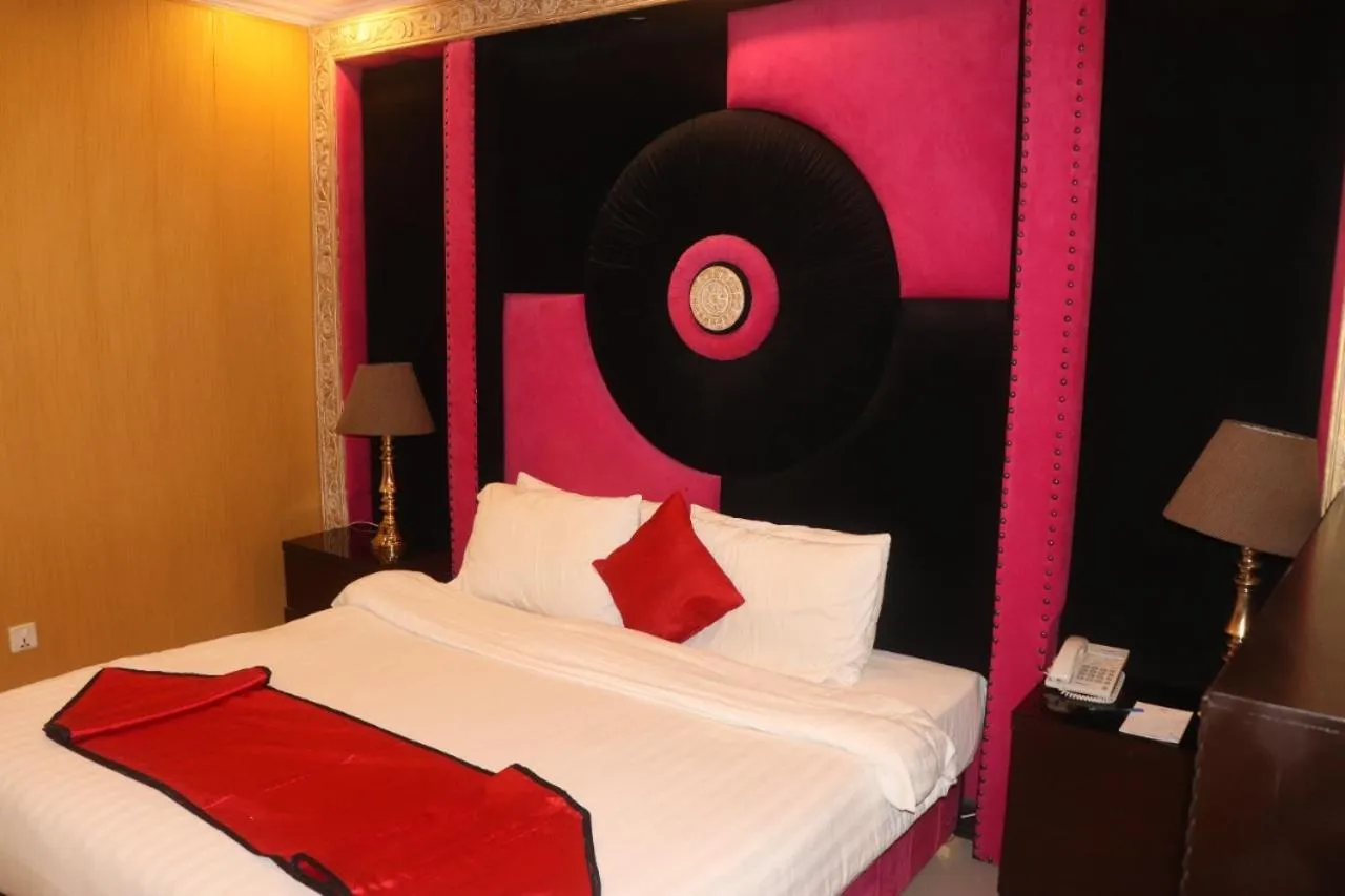 Bed in Shangrila Hotels and Resort