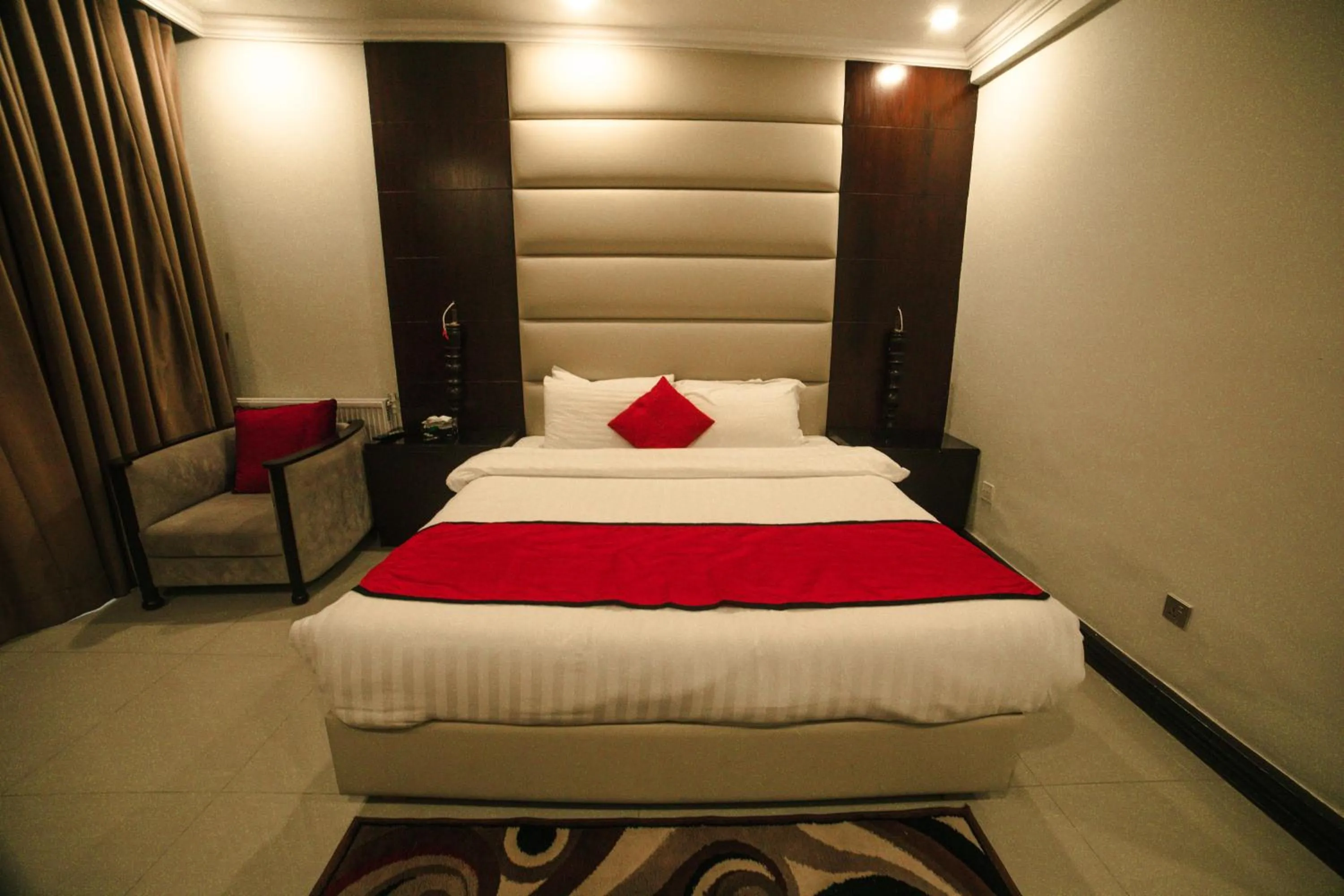 Bed in Shangrila Hotels and Resort