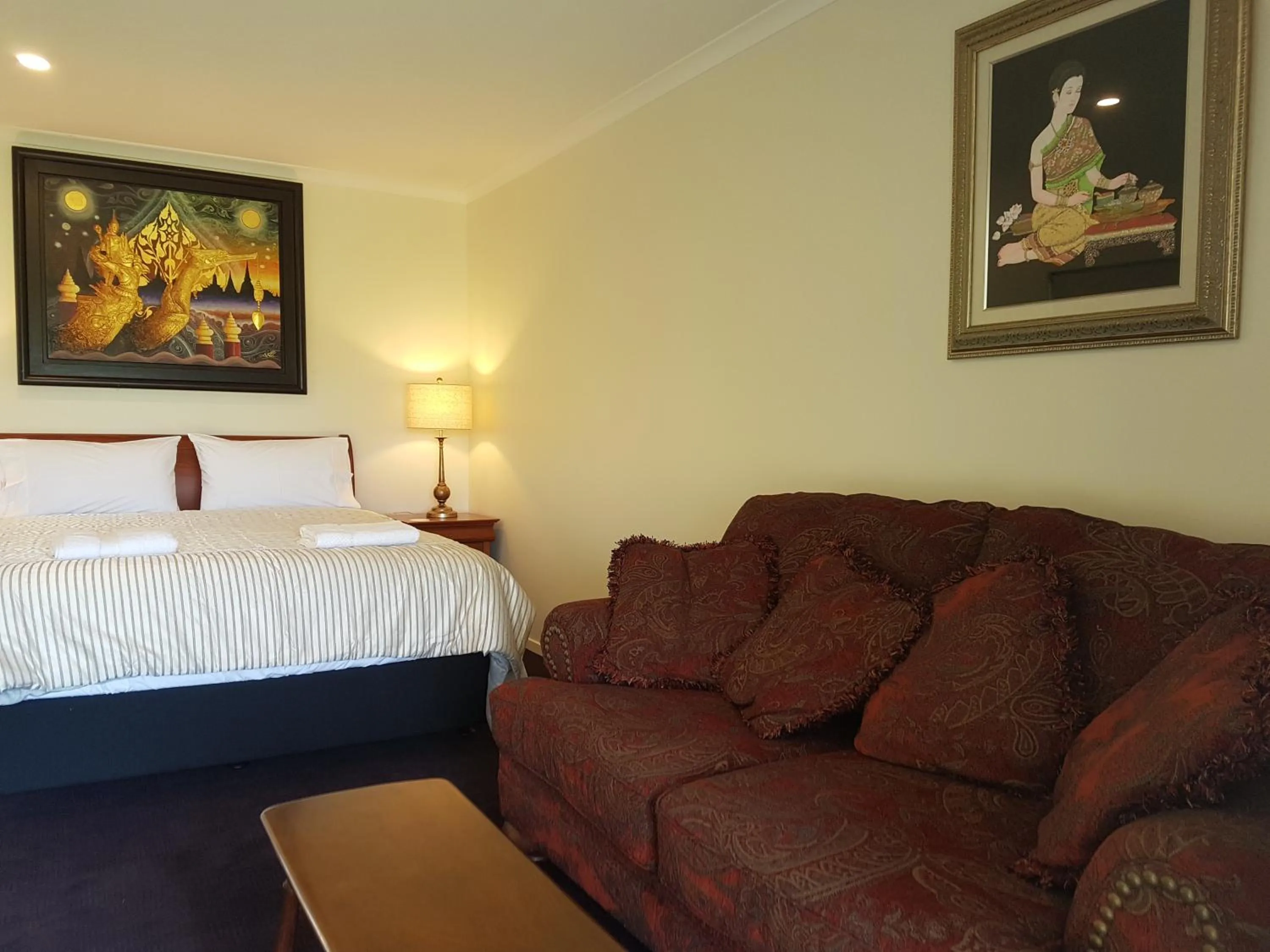 Living room, Bed in Homestead B&B Cambridge
