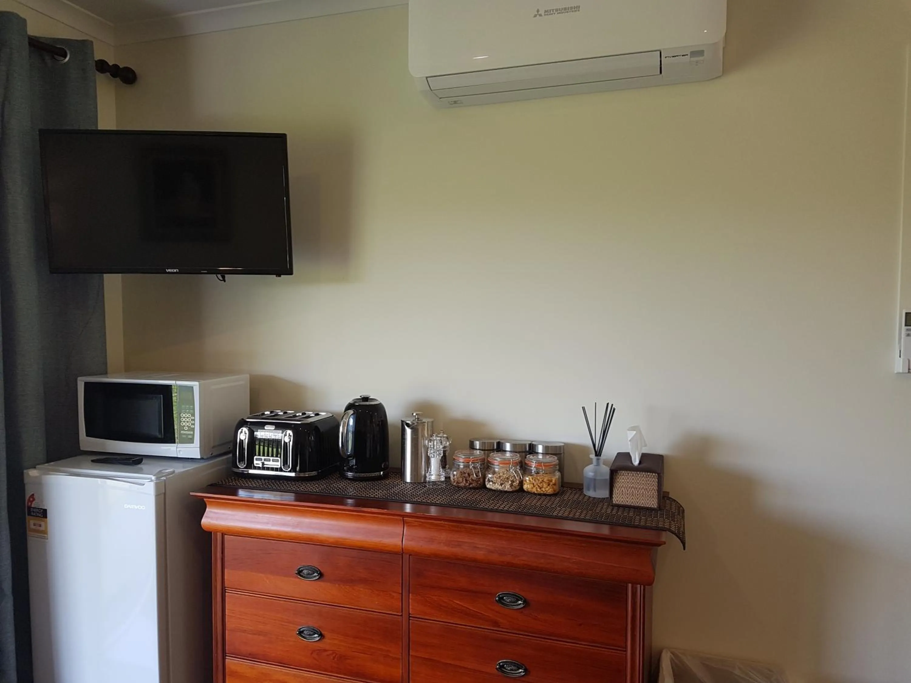 Communal lounge/ TV room in Homestead B&B Cambridge