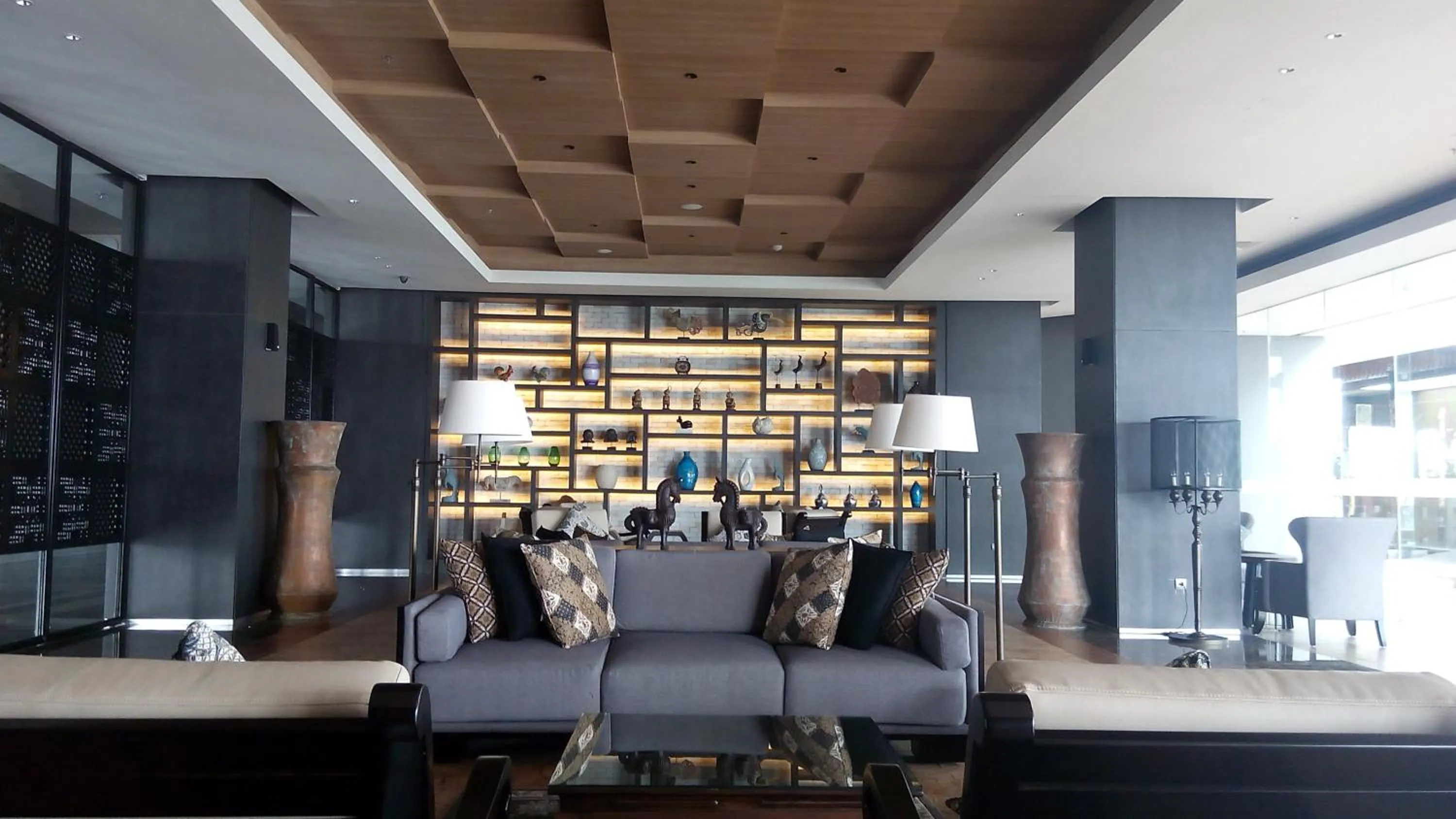 Communal lounge/ TV room in Swiss-Belinn Saripetojo Solo