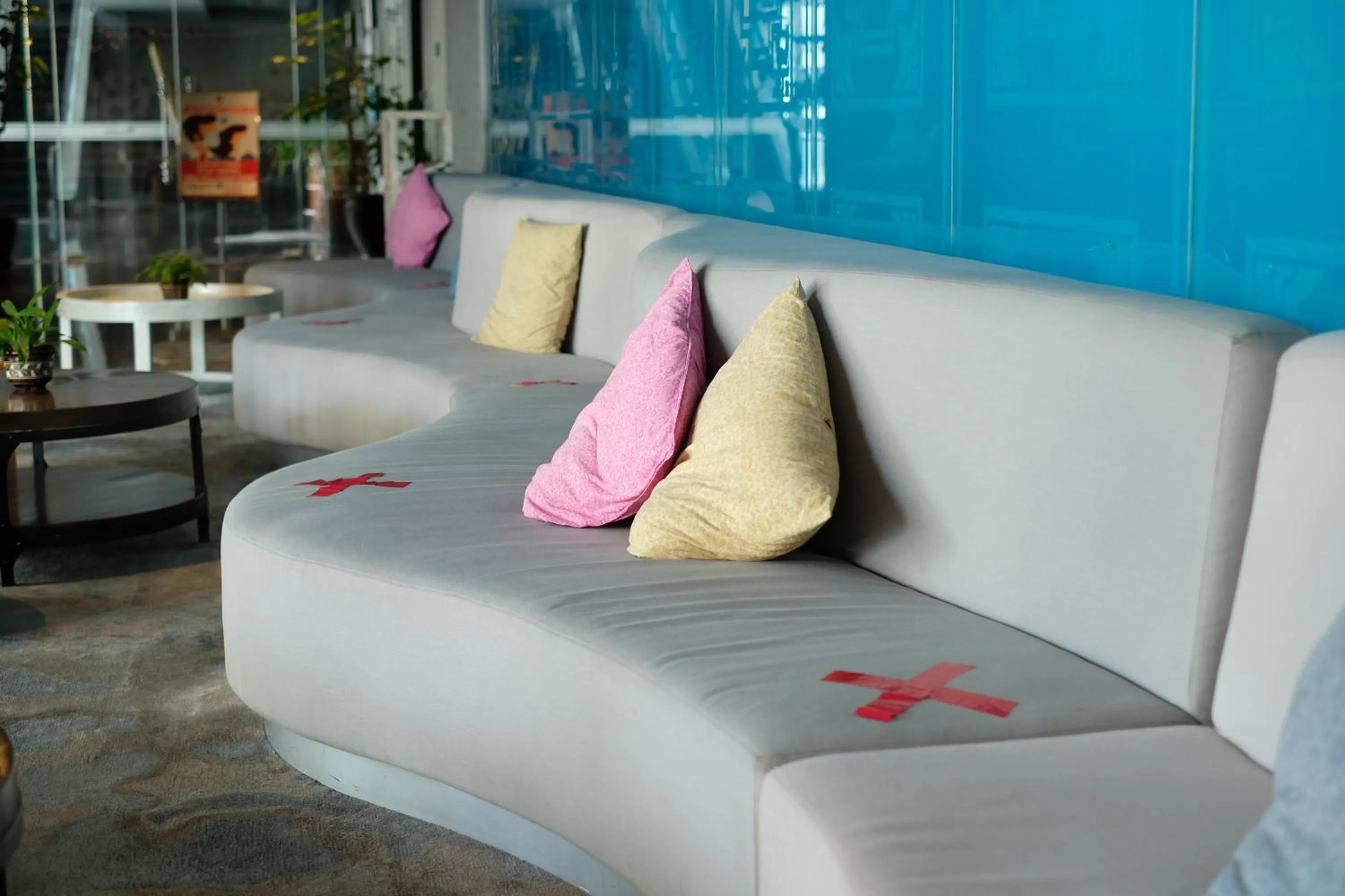 Lobby or reception in Swiss-Belinn Saripetojo Solo