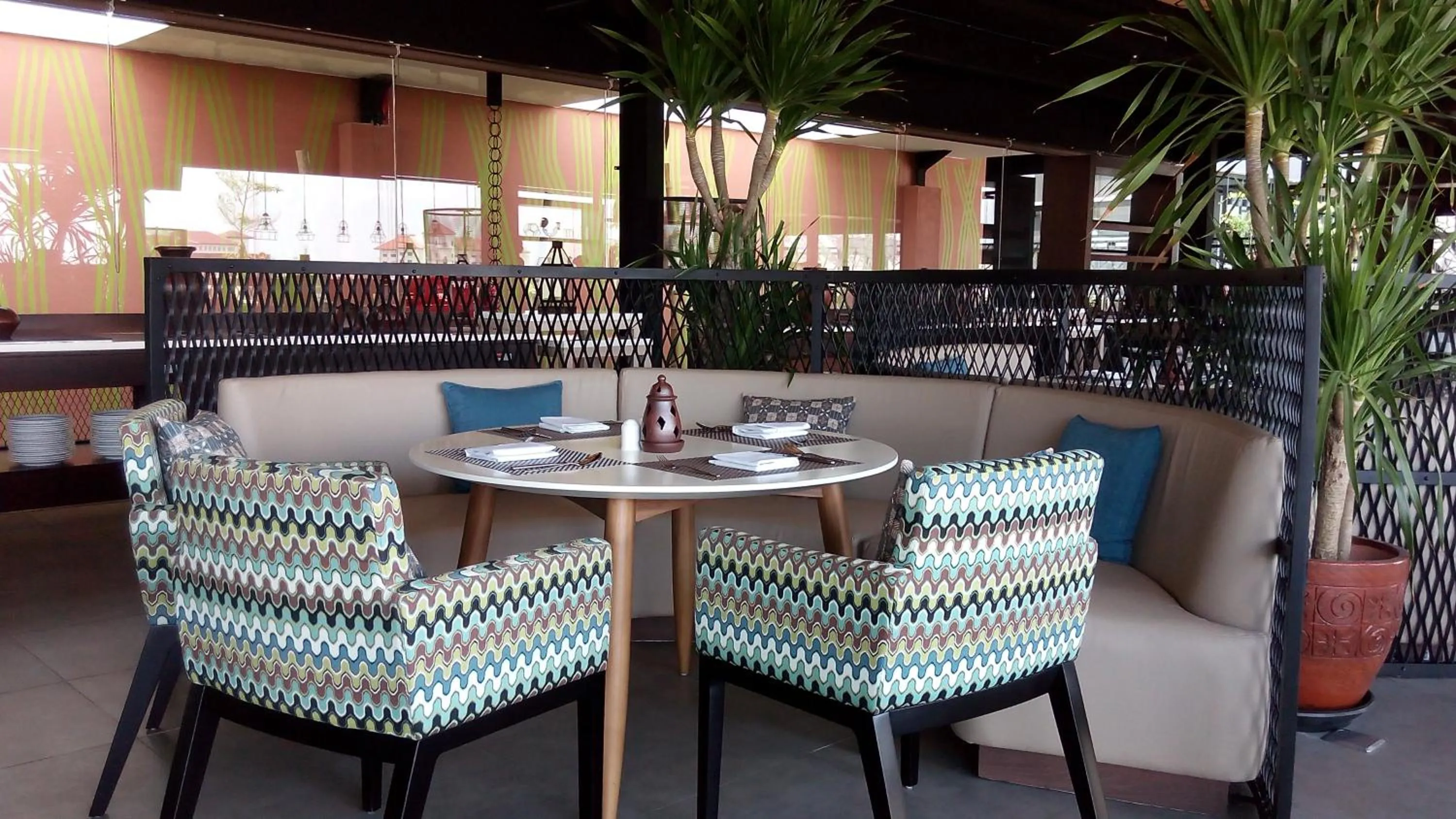 Restaurant/places to eat in Swiss-Belinn Saripetojo Solo