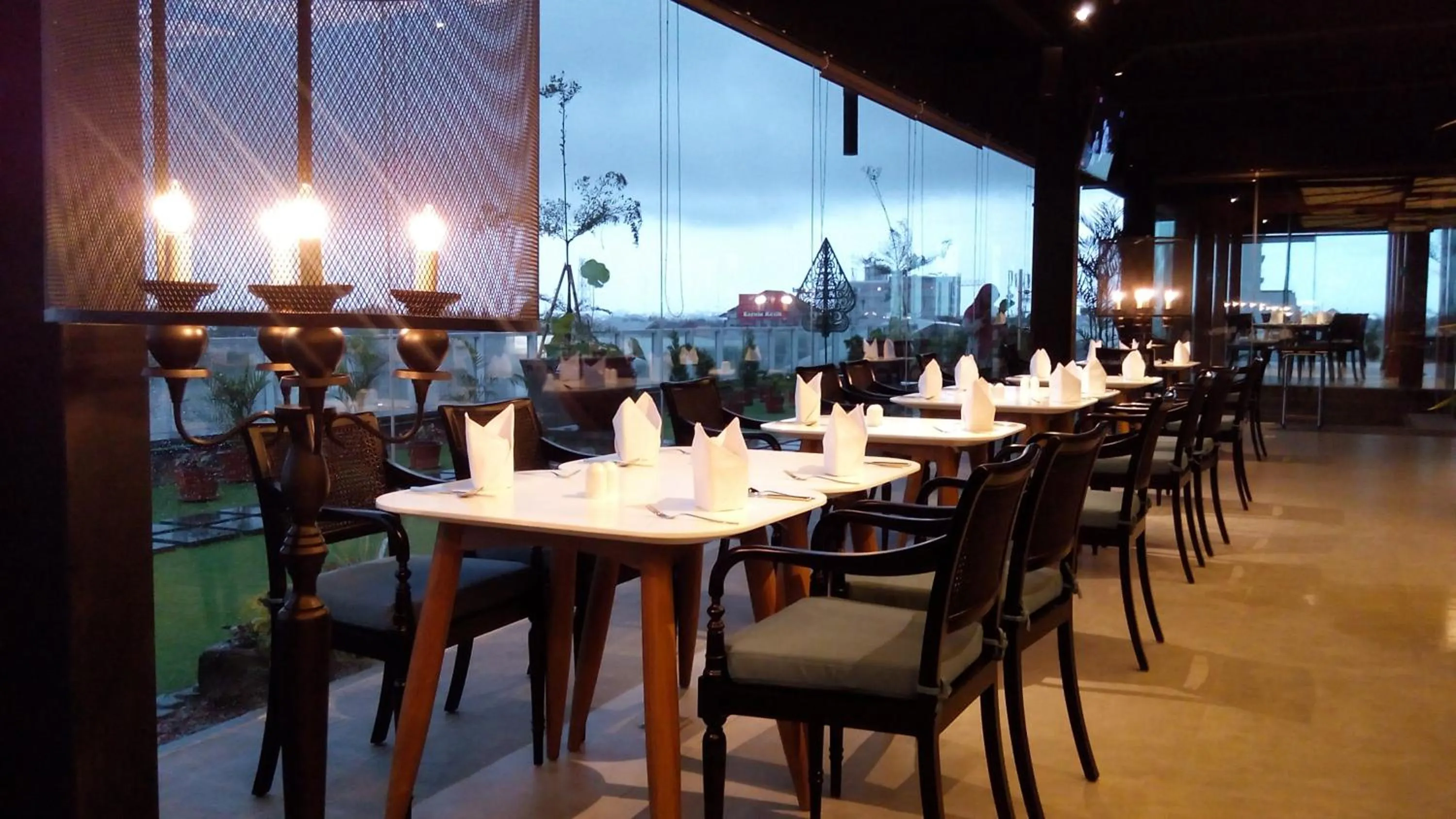 Restaurant/places to eat in Swiss-Belinn Saripetojo Solo