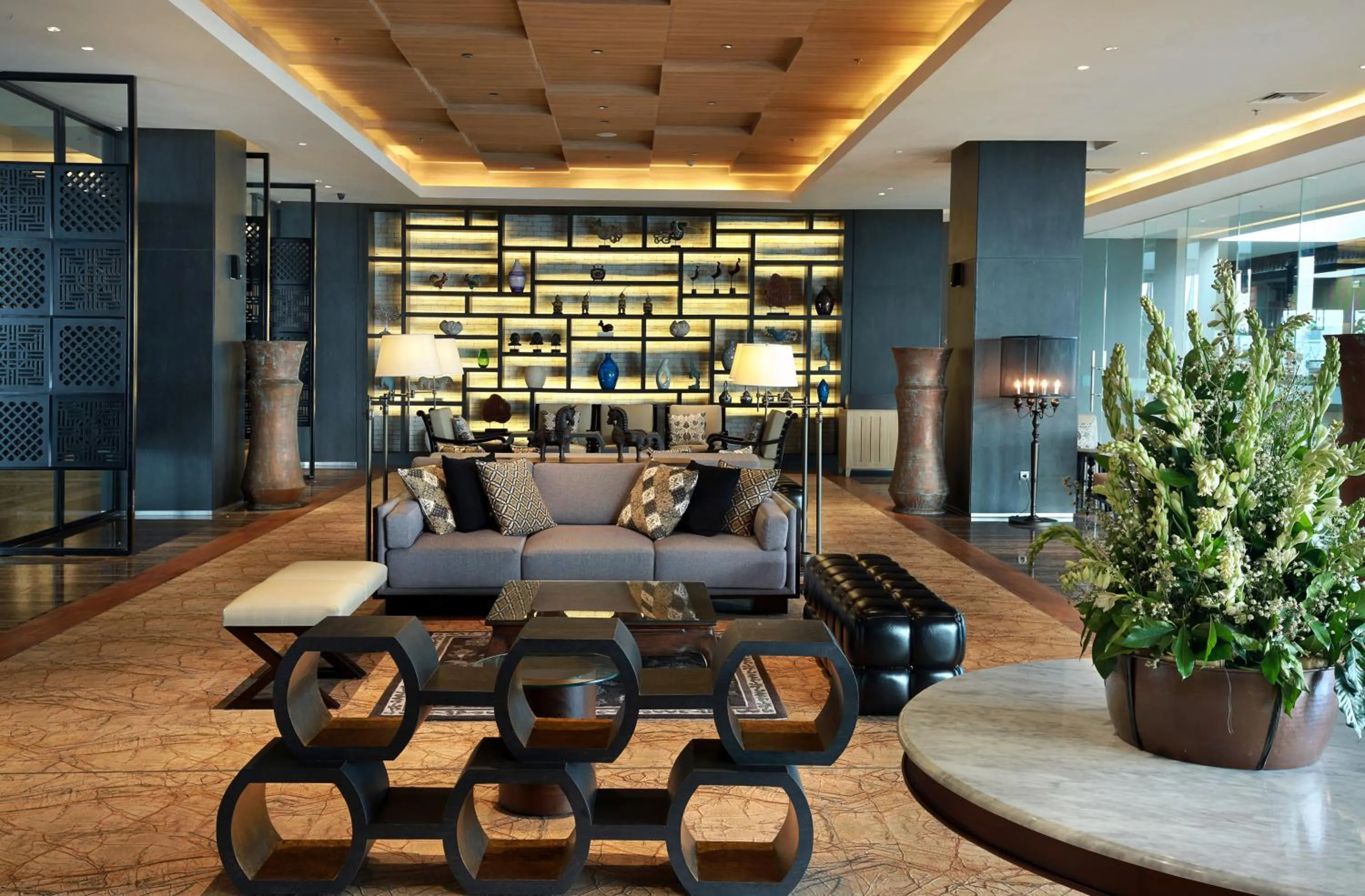 Communal lounge/ TV room in Swiss-Belinn Saripetojo Solo